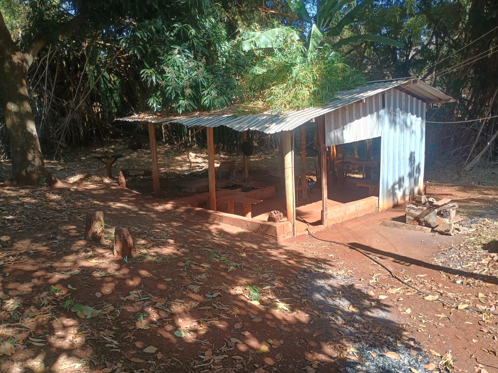 VENDE: SITIO DE 11 HECTARES  e 700  - 7 KM DO CENTRO DE BRODOWSKI-SP.