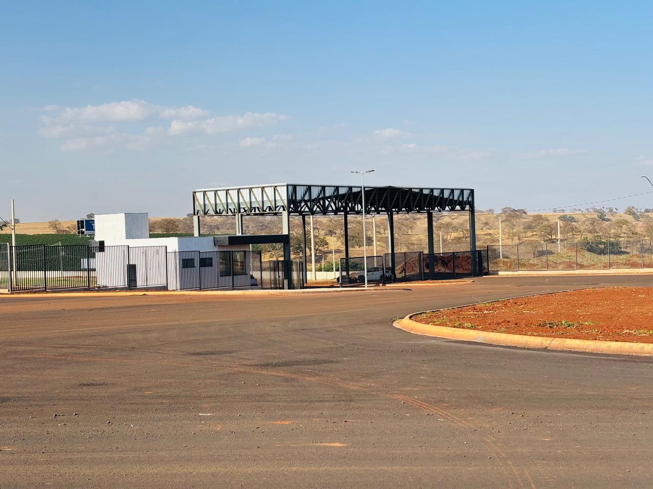 VENDE: TERRENO COMERCIAL 1.000m² - Centro Empresarial THO - Brodowski-SP.