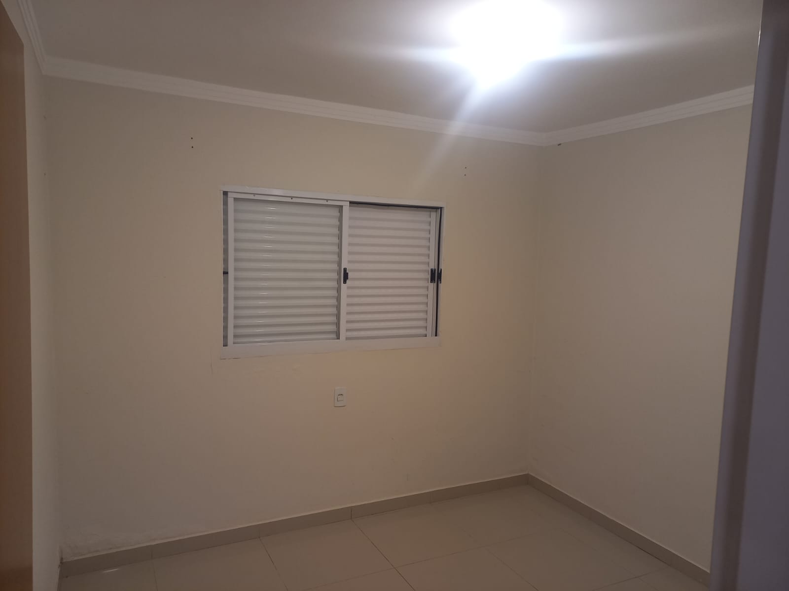 VENDE - CASA 02 DORMITÓRIOS - CONDOMÍNIO WALTER POSSOS - EM BRODOWSKI-SP.