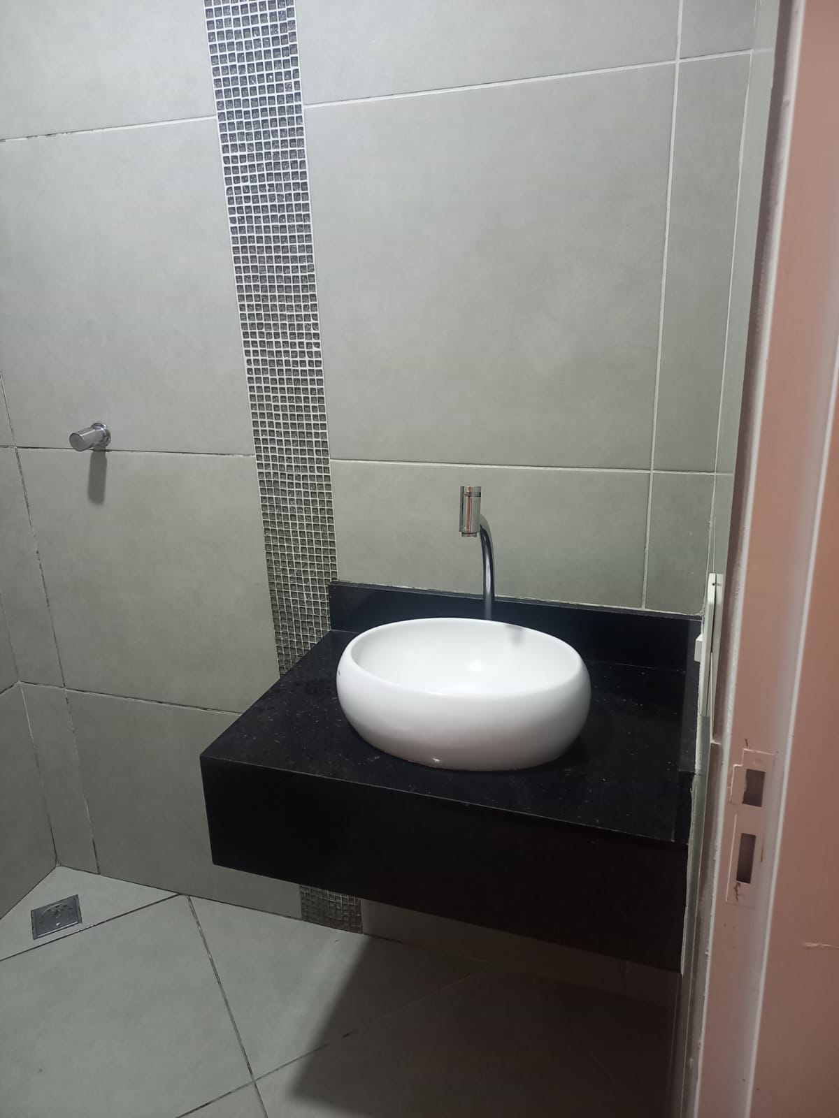 VENDE - CASA 02 DORMITÓRIOS - CONDOMÍNIO WALTER POSSOS - EM BRODOWSKI-SP.