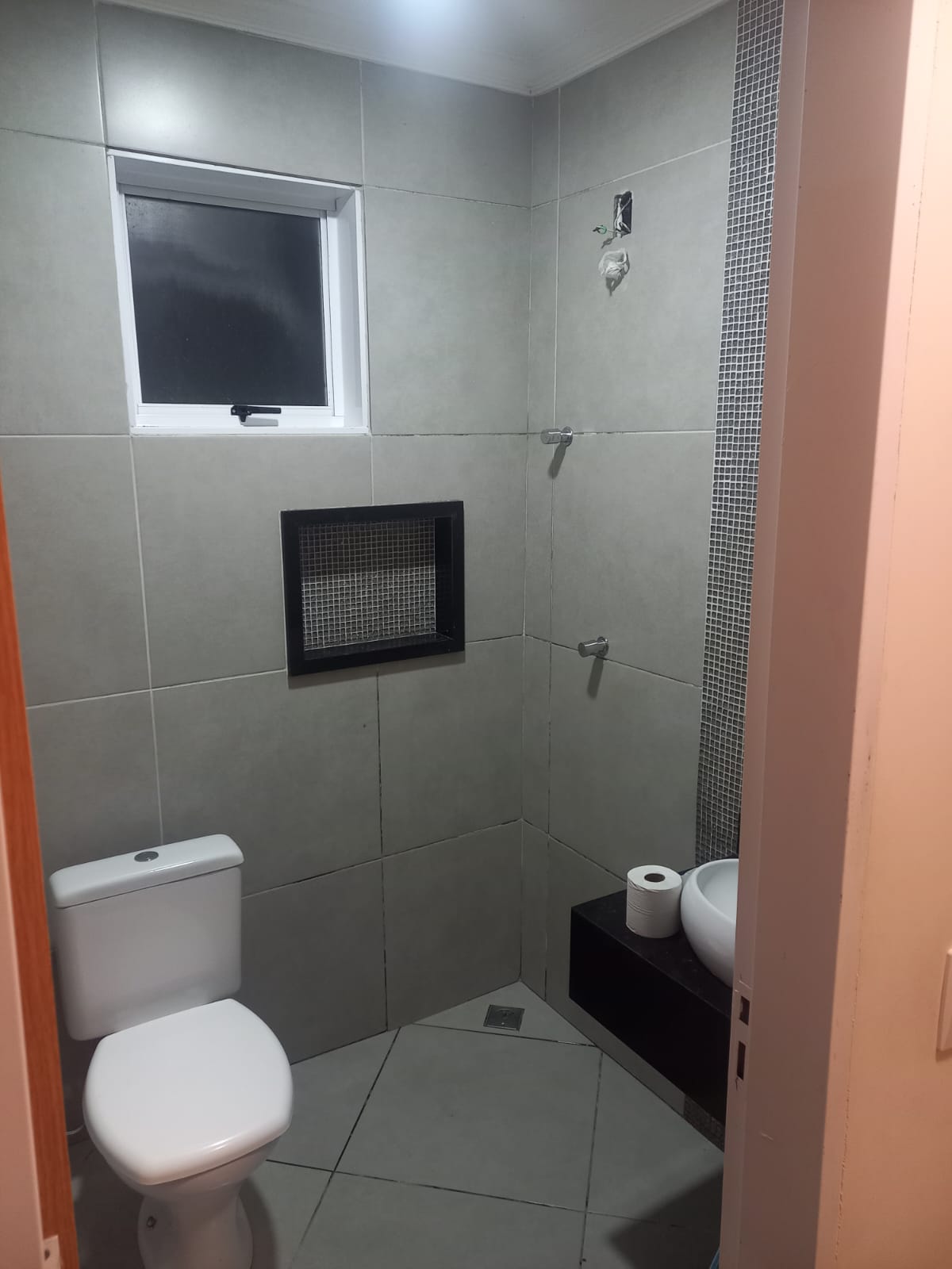 VENDE - CASA 02 DORMITÓRIOS - CONDOMÍNIO WALTER POSSOS - EM BRODOWSKI-SP.