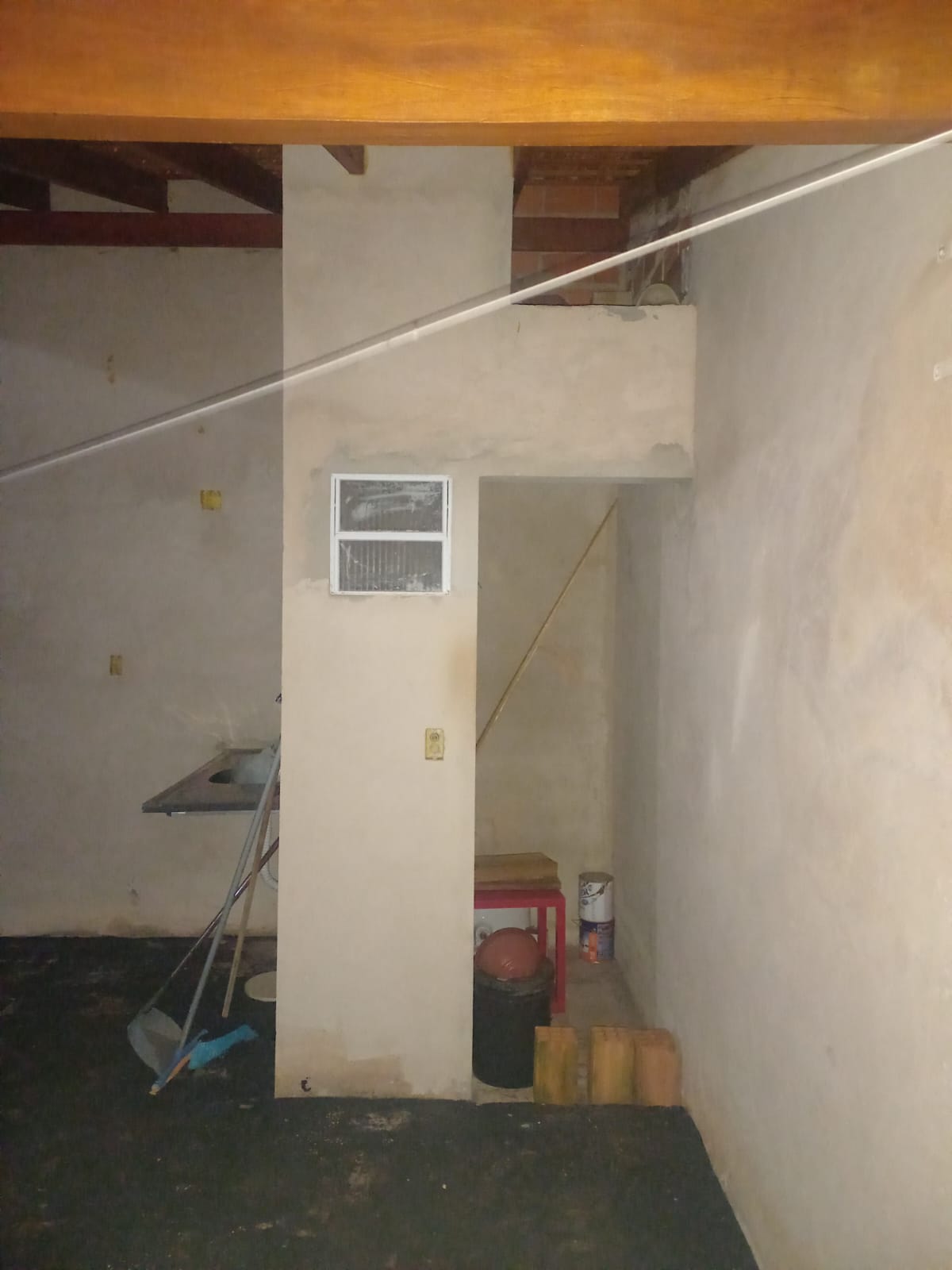 VENDE - CASA 02 DORMITÓRIOS - CONDOMÍNIO WALTER POSSOS - EM BRODOWSKI-SP.