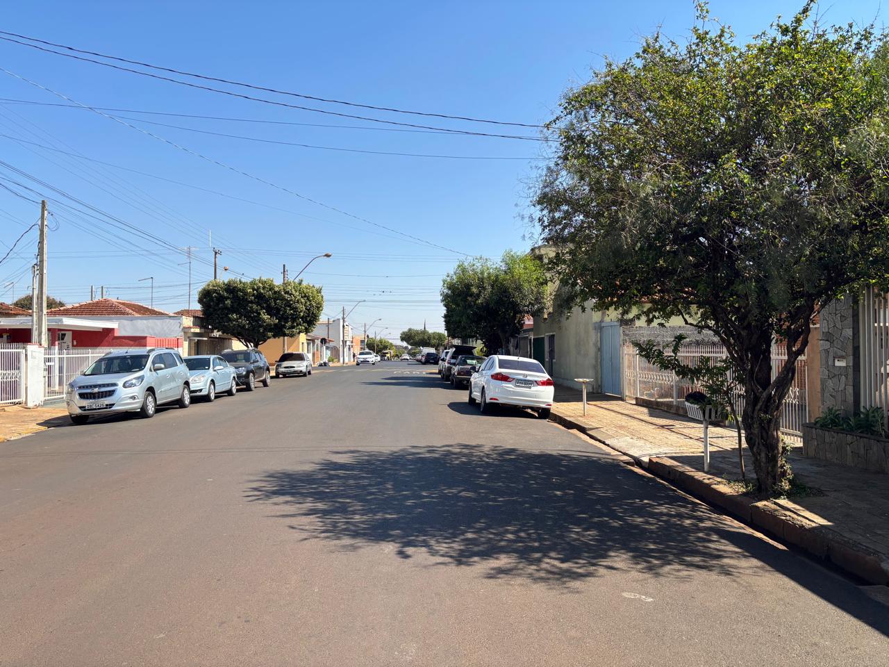 VENDE: CASA 04 DORMITÓRIOS - SENDO 02 SUÍTES - CENTRO - BRODOWSKI-SP. Brodosqui