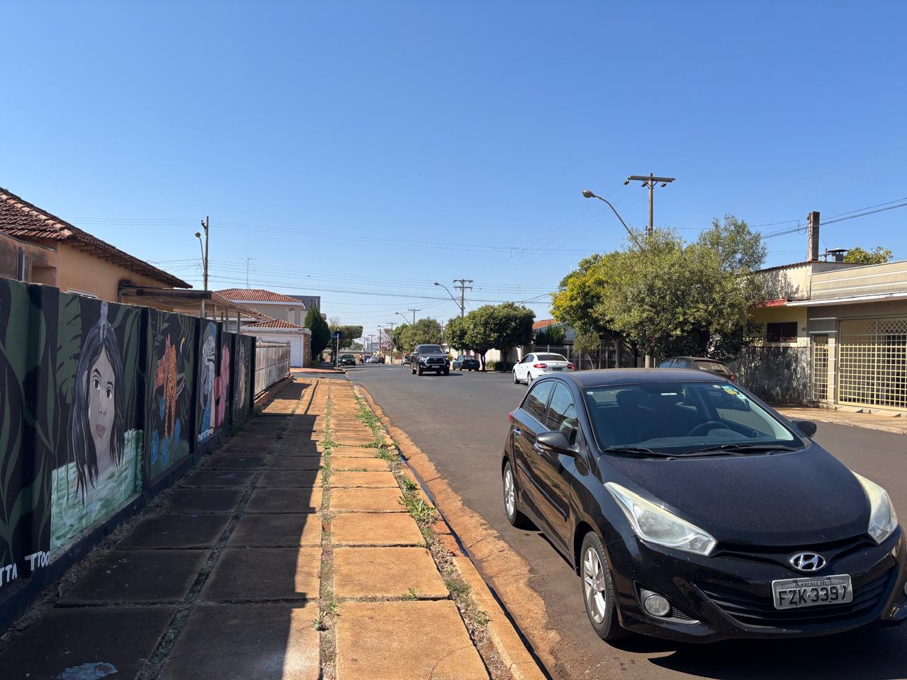 VENDE: CASA 04 DORMITÓRIOS - SENDO 02 SUÍTES - CENTRO - BRODOWSKI-SP. Brodosqui