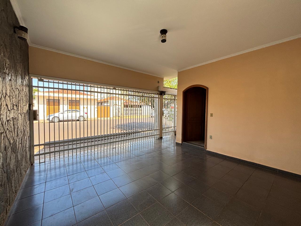 VENDE: CASA 04 DORMITÓRIOS - SENDO 02 SUÍTES - CENTRO - BRODOWSKI-SP. Brodosqui