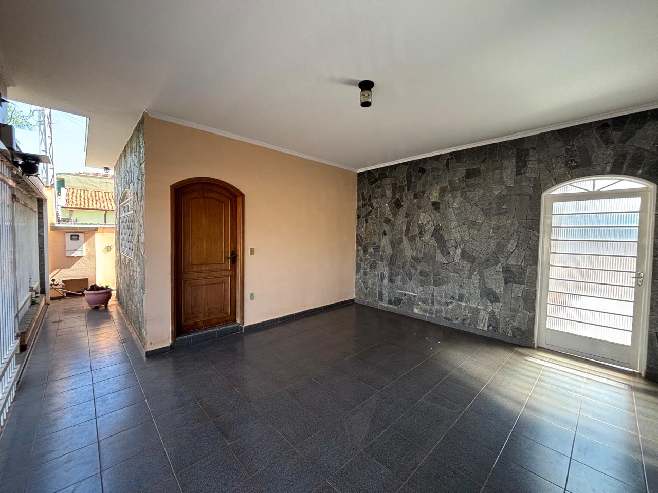 VENDE: CASA 04 DORMITÓRIOS - SENDO 02 SUÍTES - CENTRO - BRODOWSKI-SP. Brodosqui