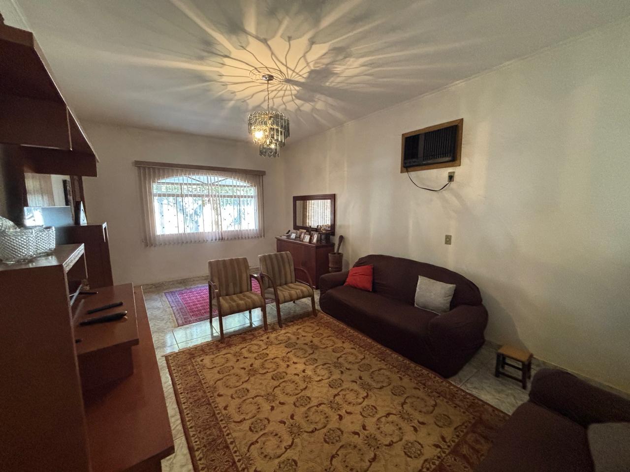 VENDE: CASA 04 DORMITÓRIOS - SENDO 02 SUÍTES - CENTRO - BRODOWSKI-SP. Brodosqui