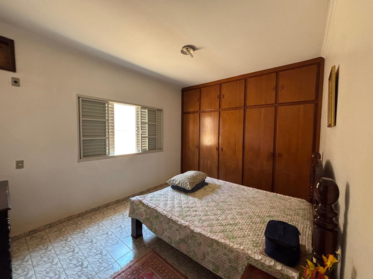 VENDE: CASA 04 DORMITÓRIOS - SENDO 02 SUÍTES - CENTRO - BRODOWSKI-SP. Brodosqui