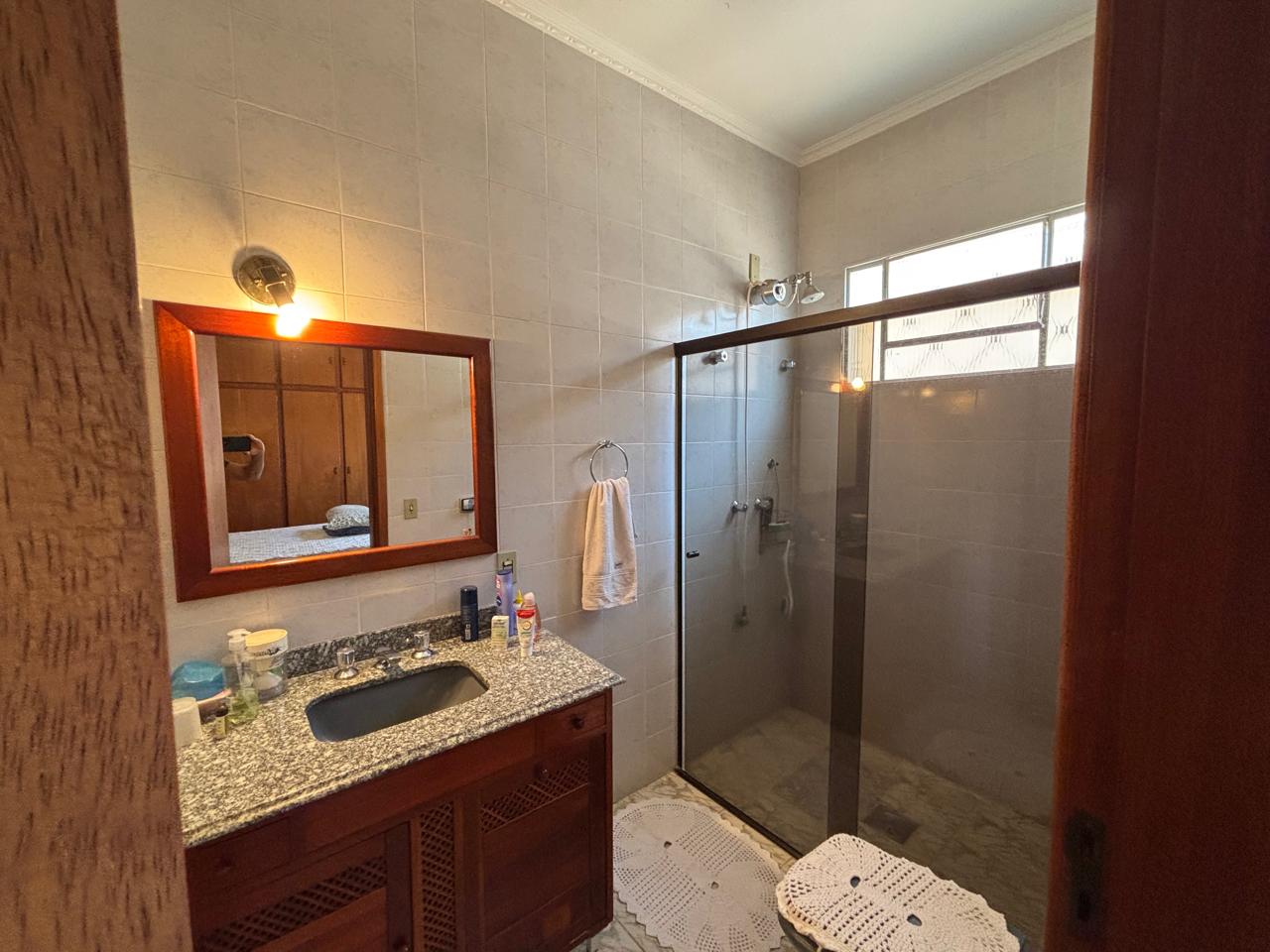 VENDE: CASA 04 DORMITÓRIOS - SENDO 02 SUÍTES - CENTRO - BRODOWSKI-SP. Brodosqui