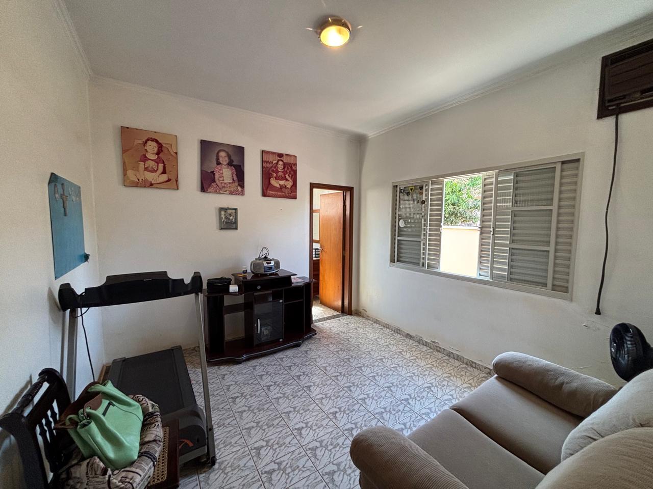 VENDE: CASA 04 DORMITÓRIOS - SENDO 02 SUÍTES - CENTRO - BRODOWSKI-SP. Brodosqui