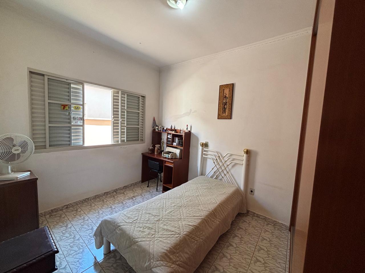 VENDE: CASA 04 DORMITÓRIOS - SENDO 02 SUÍTES - CENTRO - BRODOWSKI-SP. Brodosqui