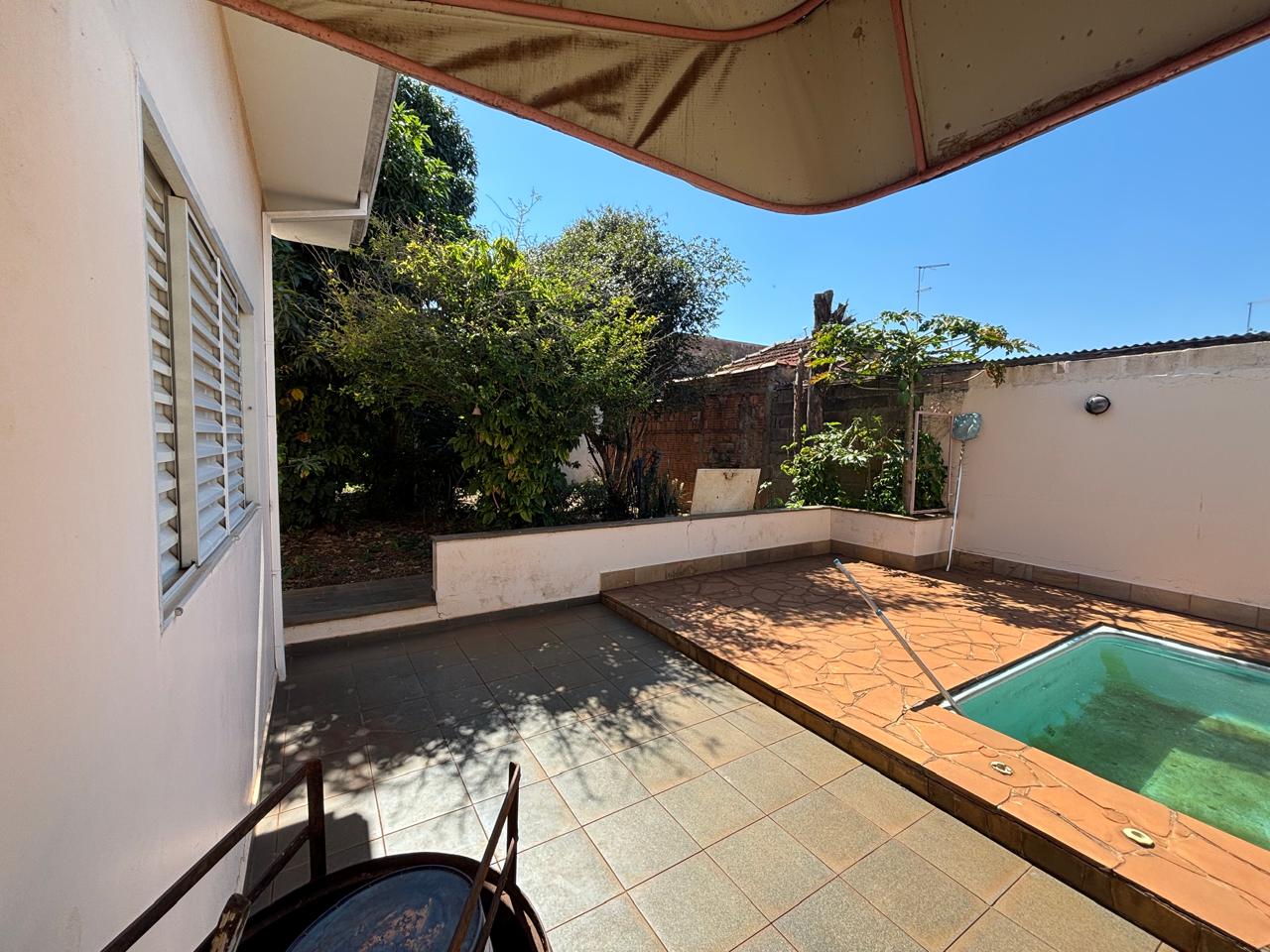 VENDE: CASA 04 DORMITÓRIOS - SENDO 02 SUÍTES - CENTRO - BRODOWSKI-SP. Brodosqui