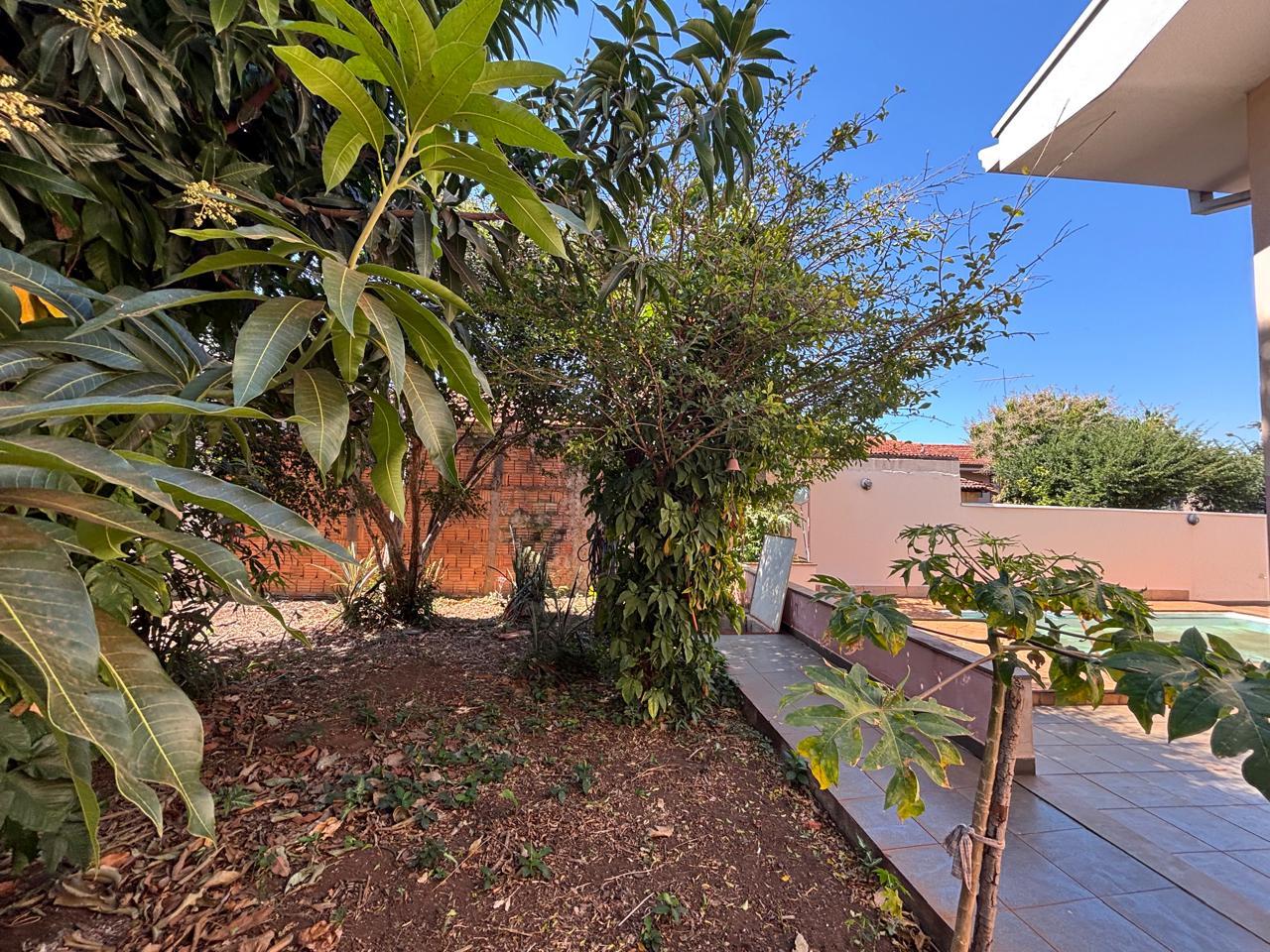 VENDE: CASA 04 DORMITÓRIOS - SENDO 02 SUÍTES - CENTRO - BRODOWSKI-SP. Brodosqui