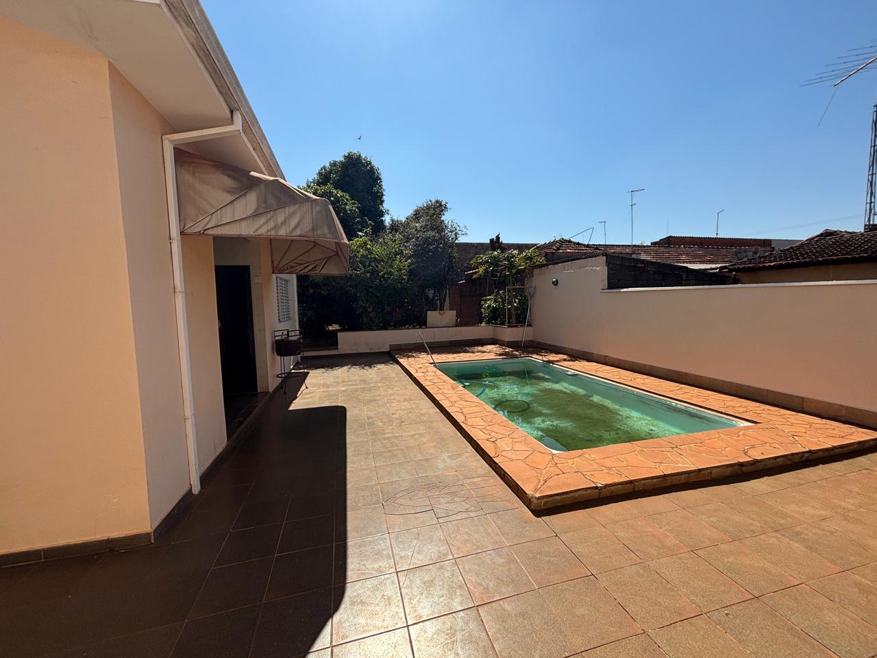 VENDE: CASA 04 DORMITÓRIOS - SENDO 02 SUÍTES - CENTRO - BRODOWSKI-SP. Brodosqui