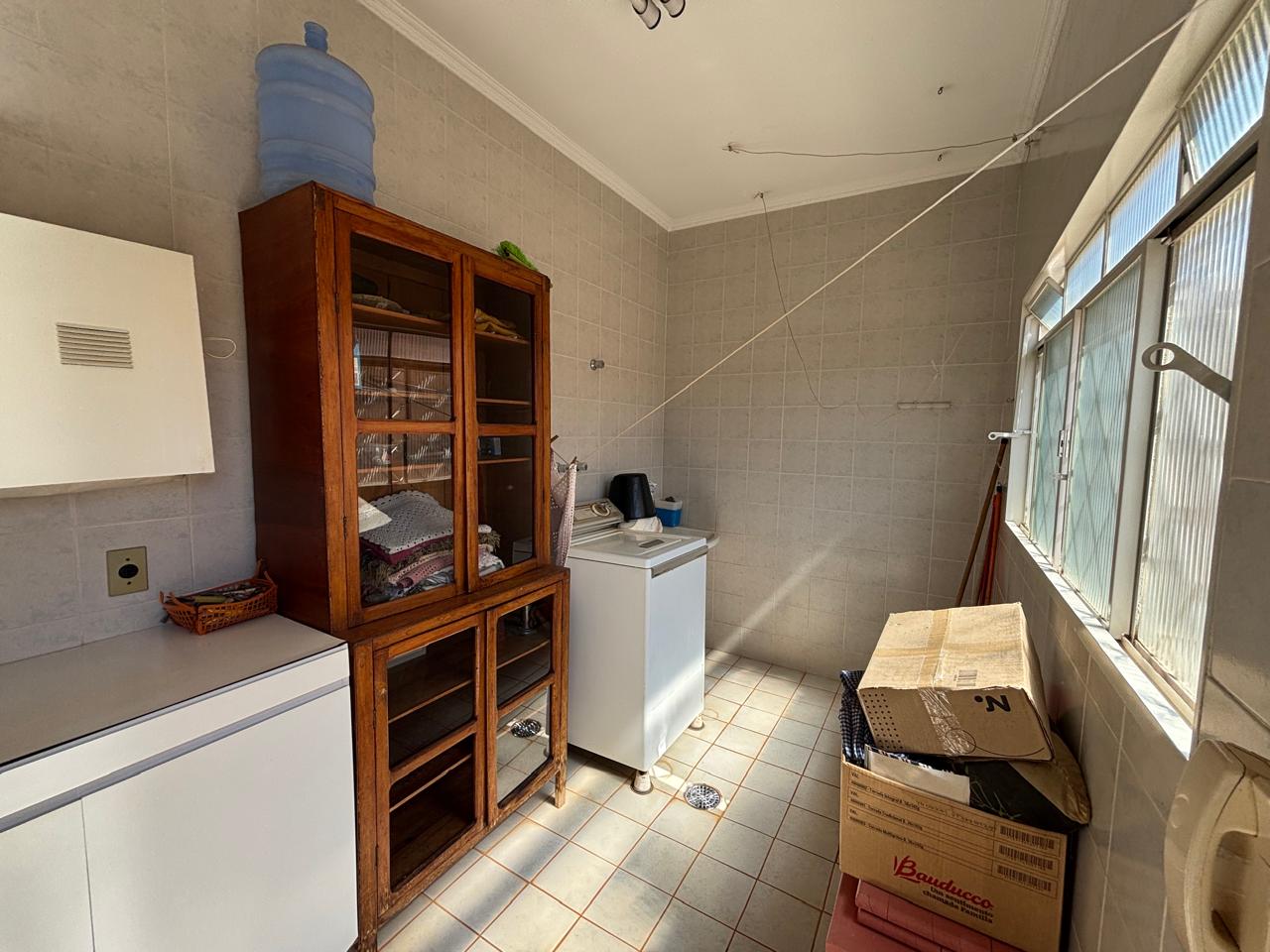 VENDE: CASA 04 DORMITÓRIOS - SENDO 02 SUÍTES - CENTRO - BRODOWSKI-SP. Brodosqui