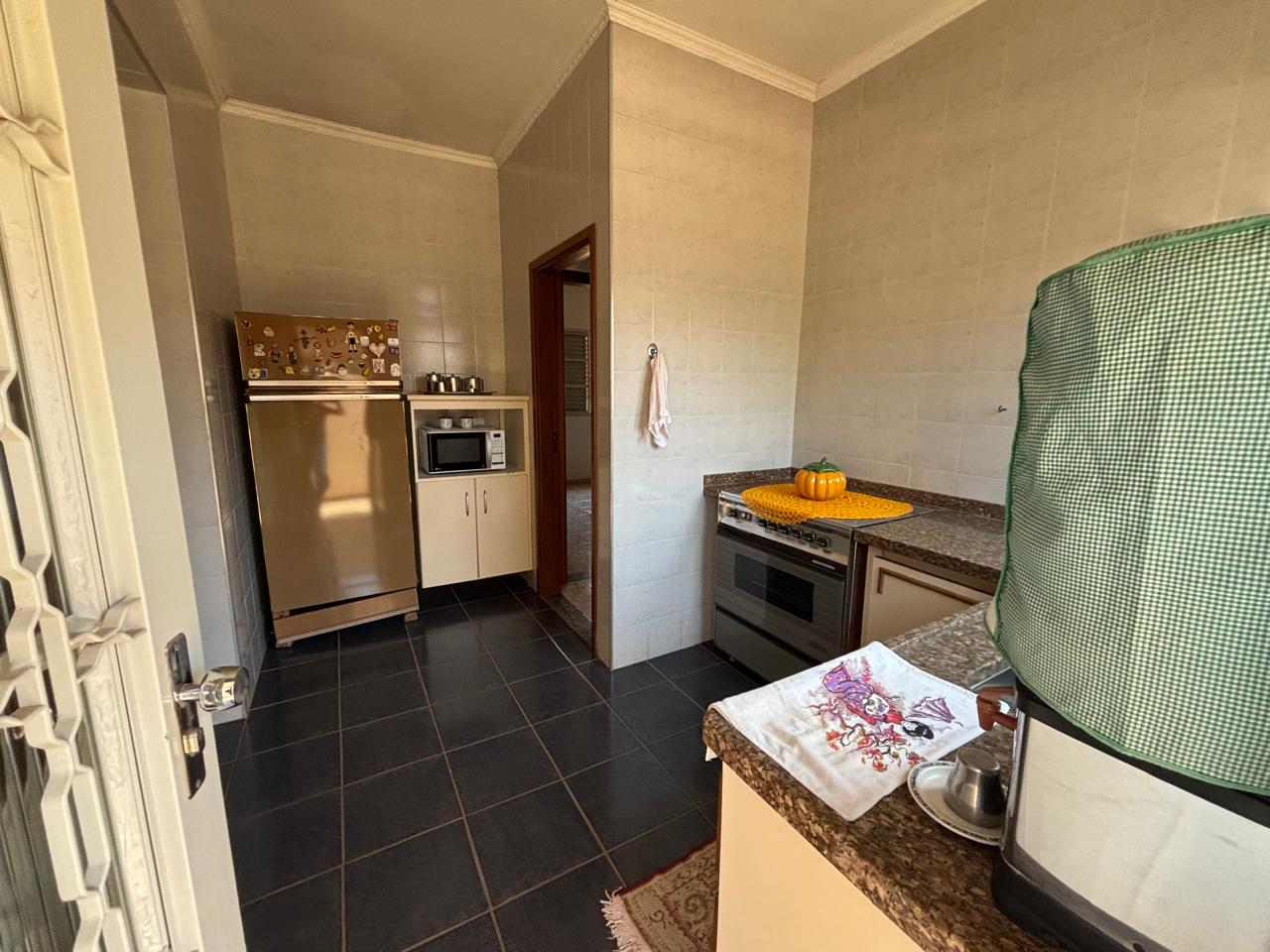 VENDE: CASA 04 DORMITÓRIOS - SENDO 02 SUÍTES - CENTRO - BRODOWSKI-SP. Brodosqui
