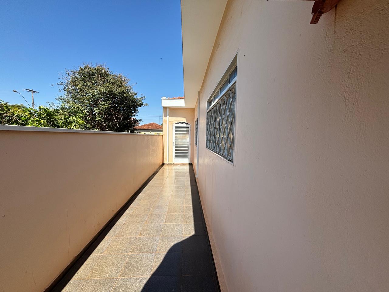 VENDE: CASA 04 DORMITÓRIOS - SENDO 02 SUÍTES - CENTRO - BRODOWSKI-SP. Brodosqui