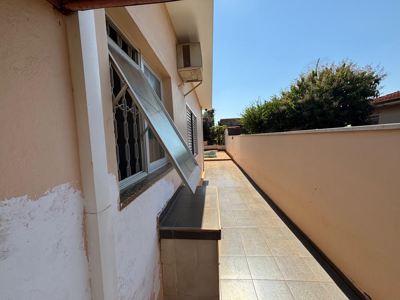 VENDE: CASA 04 DORMITÓRIOS - SENDO 02 SUÍTES - CENTRO - BRODOWSKI-SP. Brodosqui