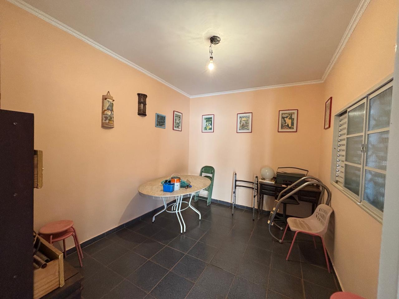 VENDE: CASA 04 DORMITÓRIOS - SENDO 02 SUÍTES - CENTRO - BRODOWSKI-SP. Brodosqui