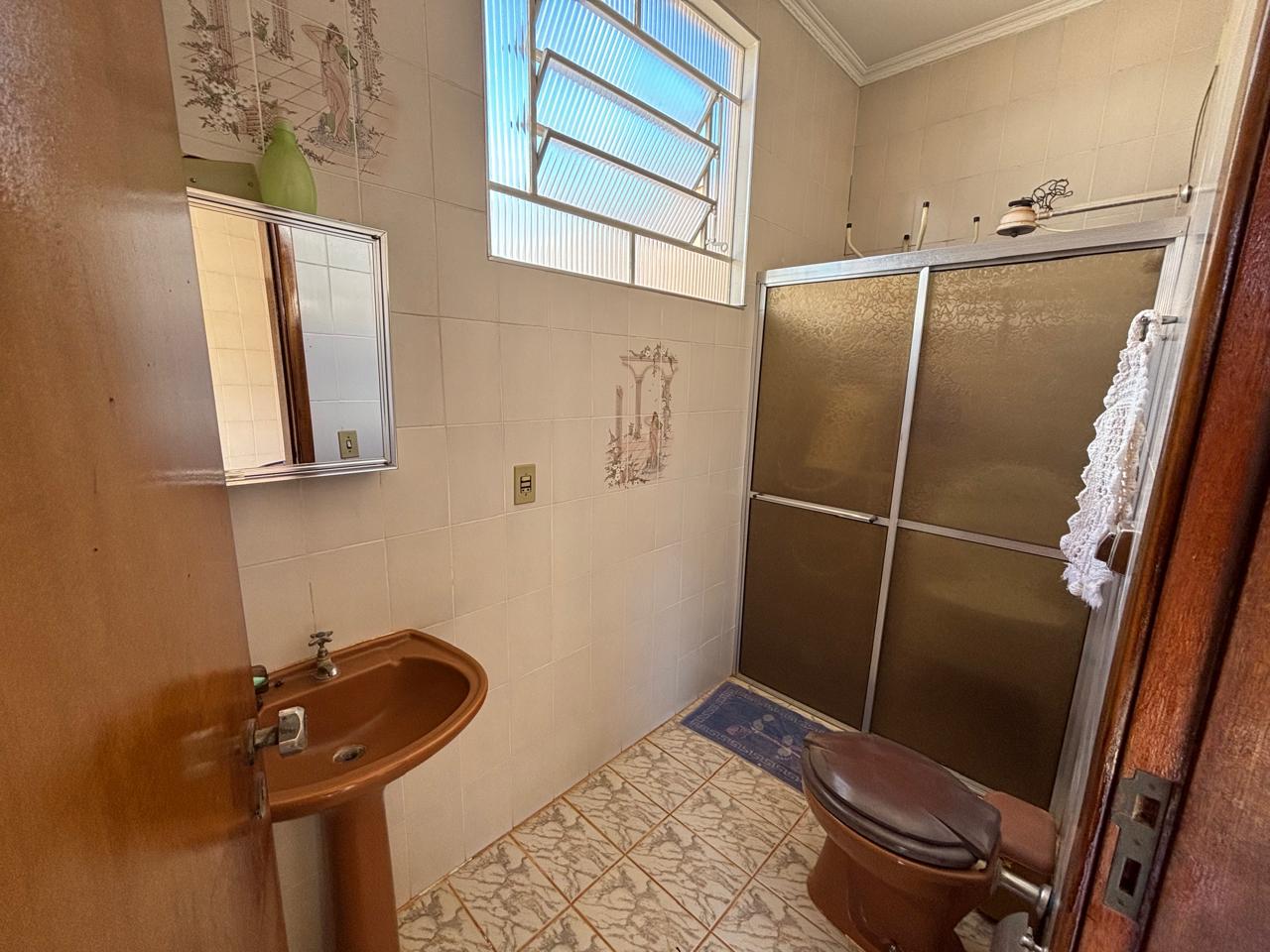 VENDE: CASA 04 DORMITÓRIOS - SENDO 02 SUÍTES - CENTRO - BRODOWSKI-SP. Brodosqui