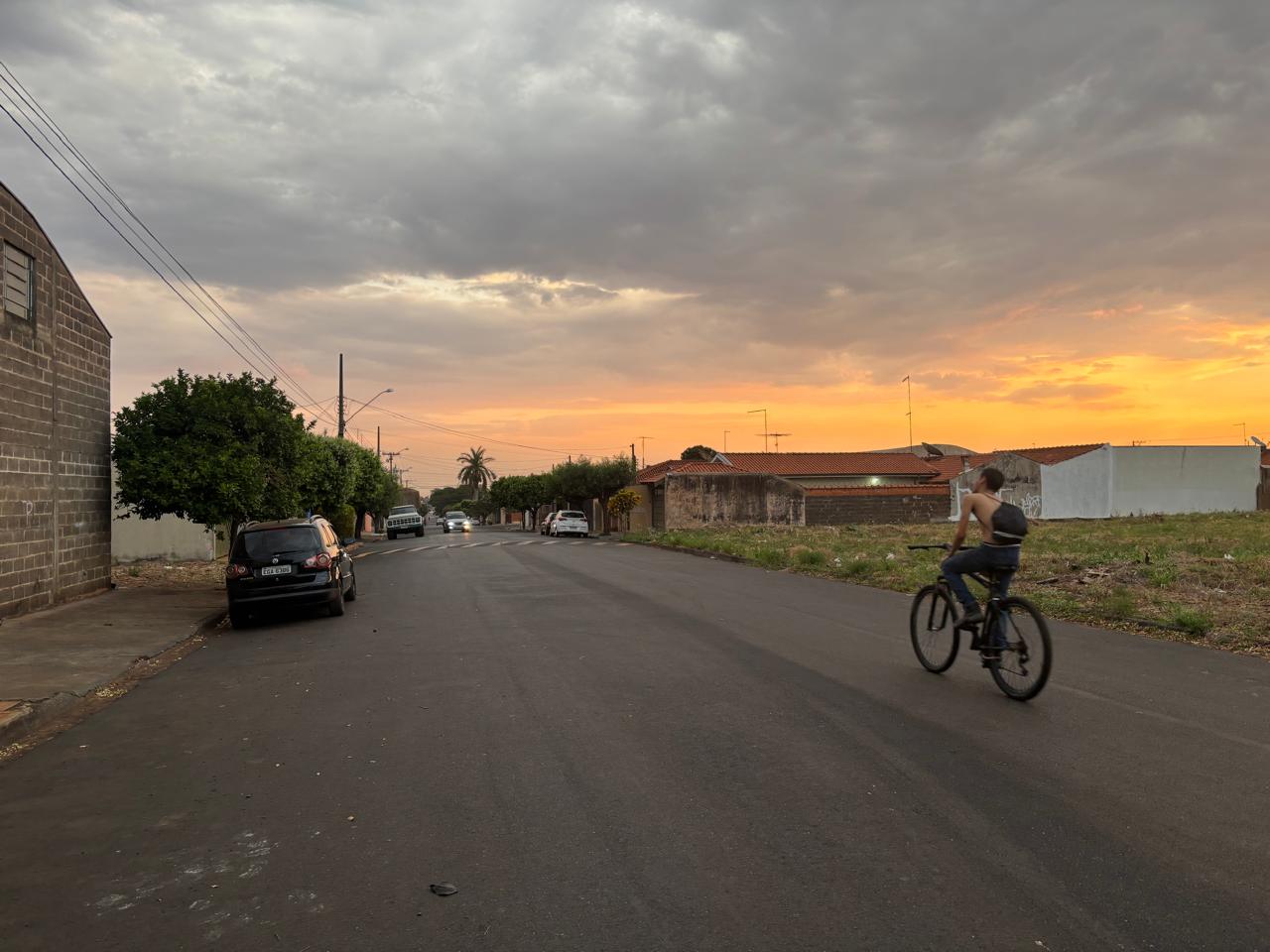 VENDE: TERRENO 238M² - JARDIM ALVORADA - EM BRODOWSKI-SP. (brodosqui)