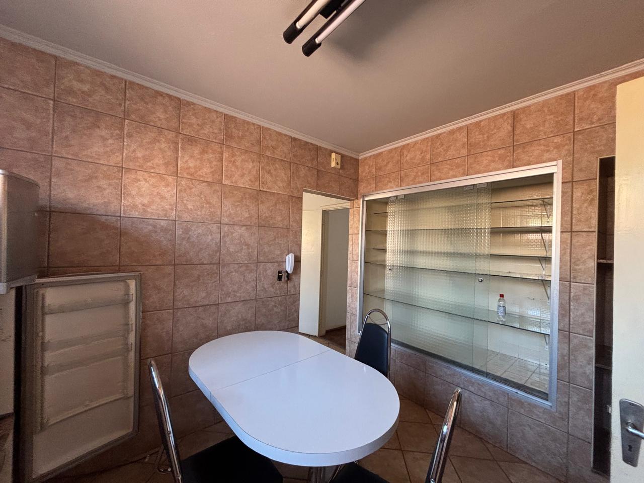 VENDE: CASA NO CENTRO - 04 DORMITÓRIOS - BRODOWSKI-SP.