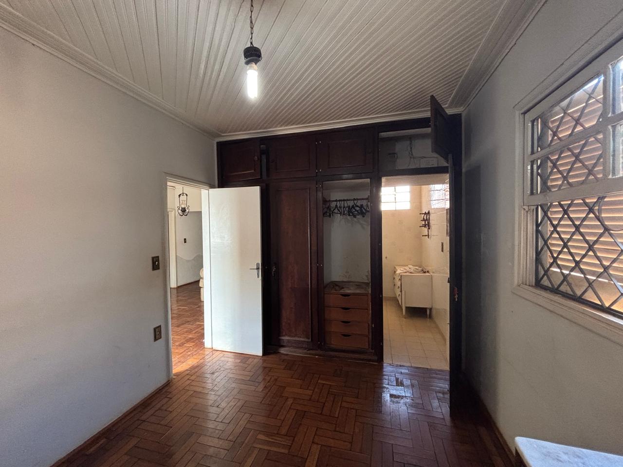 VENDE: CASA NO CENTRO - 04 DORMITÓRIOS - BRODOWSKI-SP.