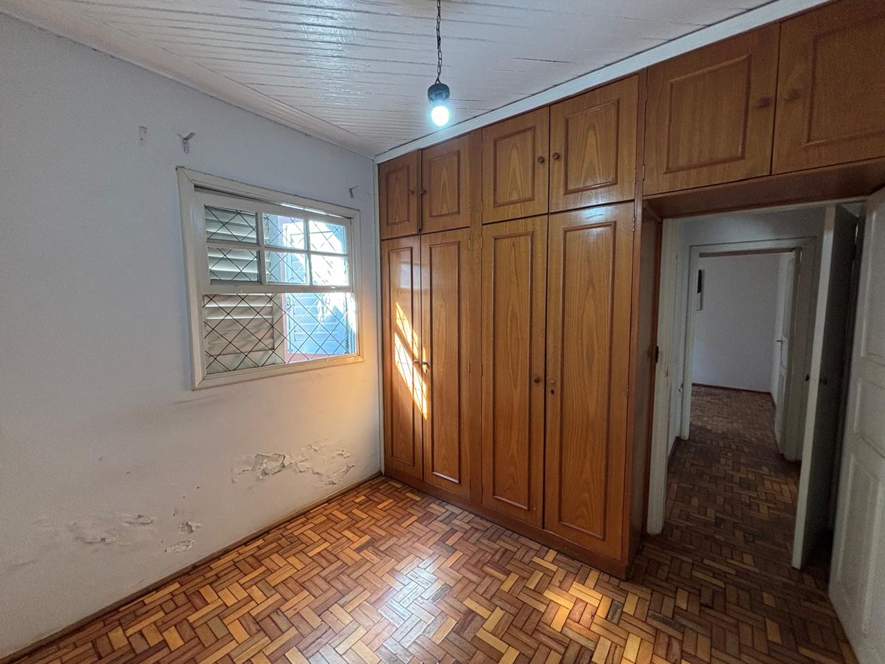 VENDE: CASA NO CENTRO - 04 DORMITÓRIOS - BRODOWSKI-SP.