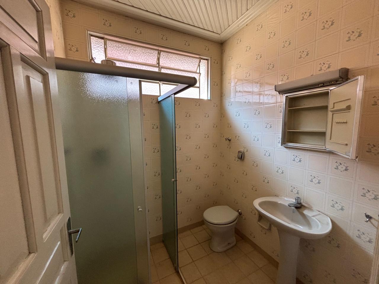 VENDE: CASA NO CENTRO - 04 DORMITÓRIOS - BRODOWSKI-SP.