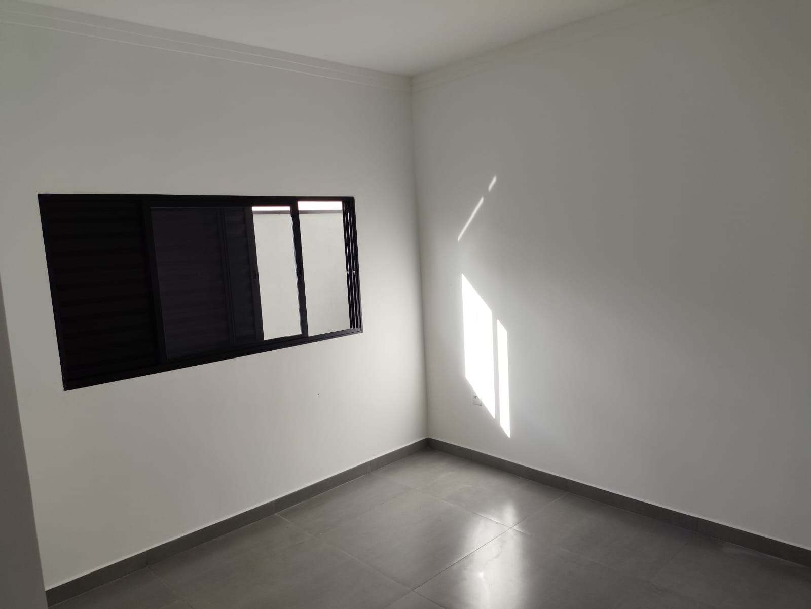 VENDE: CASA 03 DORMITÓRIOS - CONDOMÍNIO VERONA - BRODOWSKI-SP: