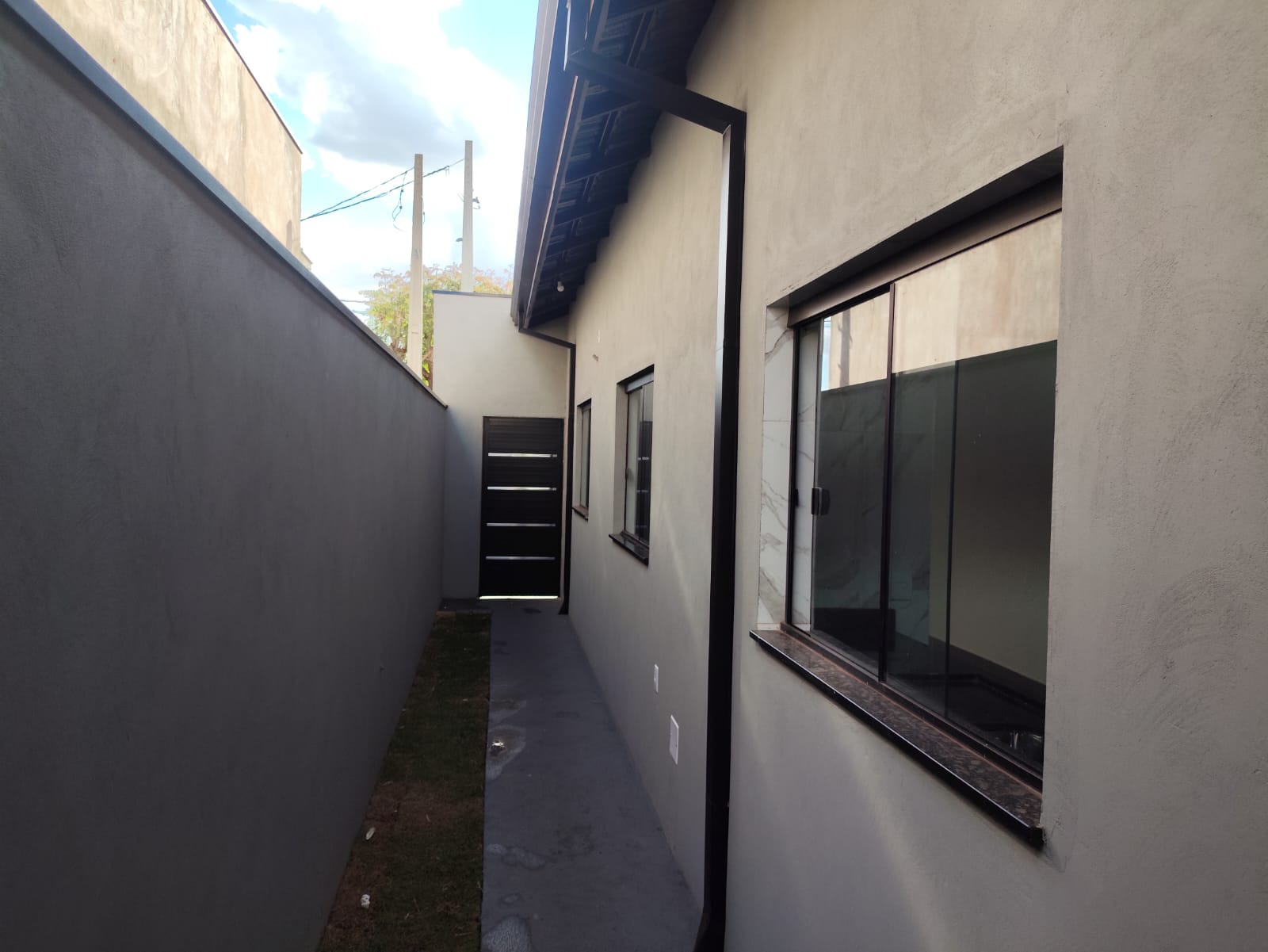 VENDE: CASA 03 DORMITÓRIOS - CONDOMÍNIO VERONA - BRODOWSKI-SP: