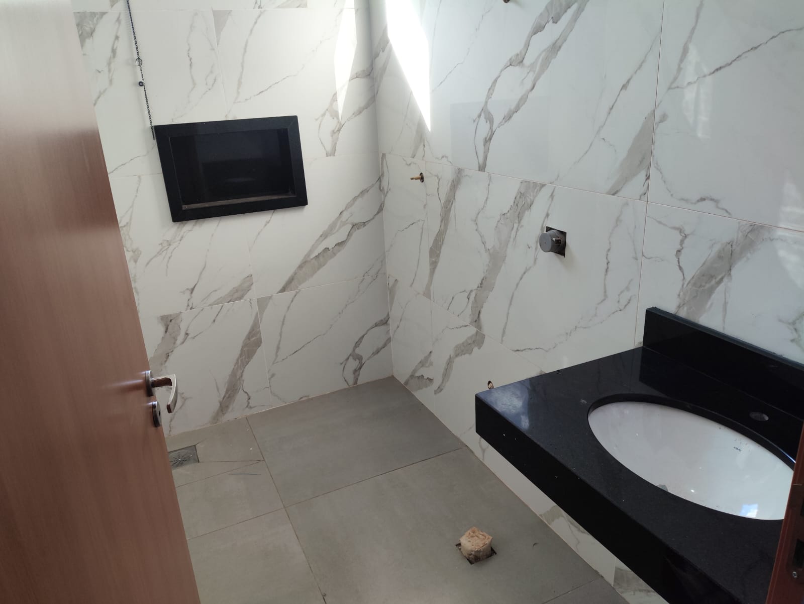 VENDE: CASA 03 DORMITÓRIOS - CONDOMÍNIO VERONA - BRODOWSKI-SP: