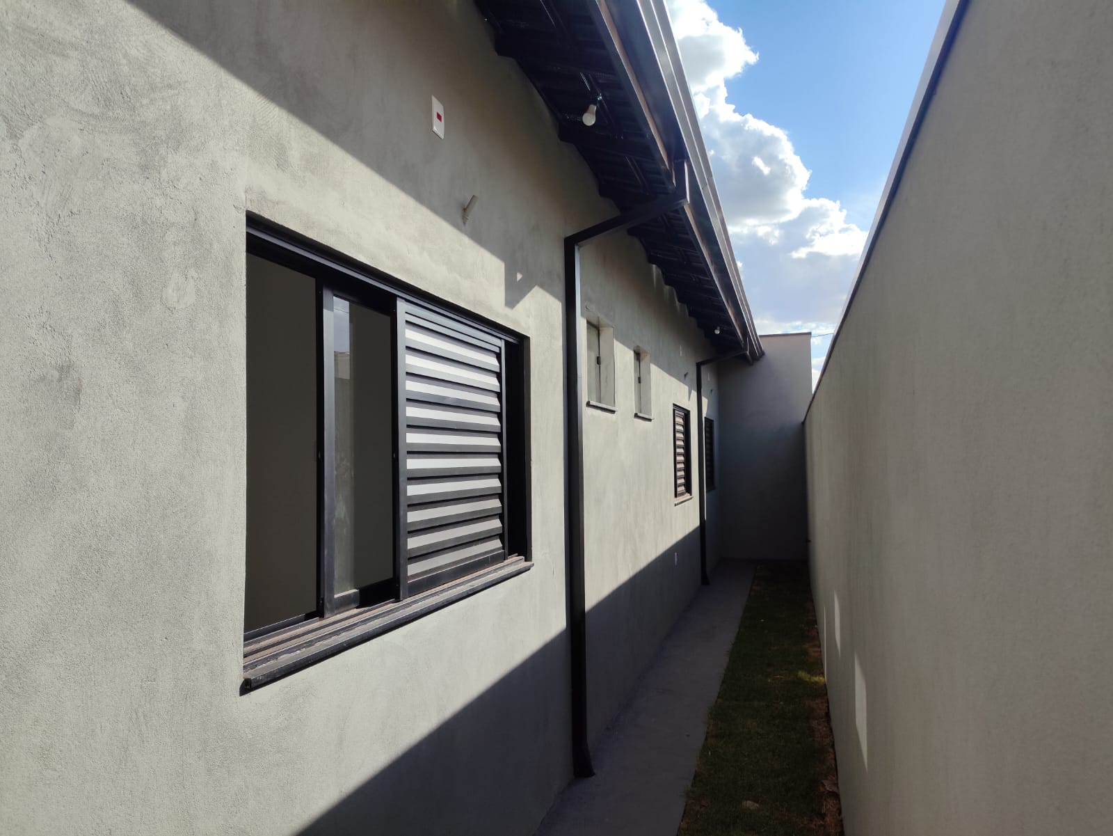 VENDE: CASA 03 DORMITÓRIOS - CONDOMÍNIO VERONA - BRODOWSKI-SP: