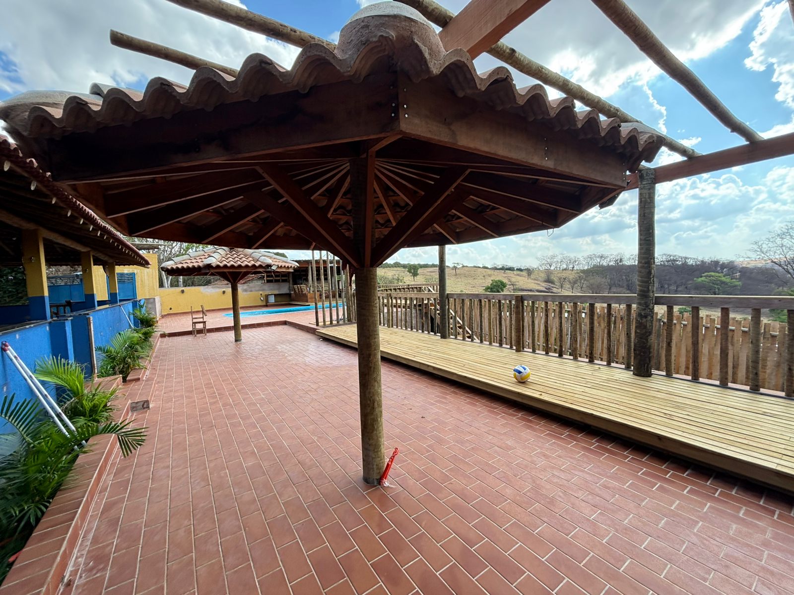 CHÁCARA À VENDA - CONFORTO - LAZER E CONTATO COM A NATUREZA - BRODOWSKI-SP: