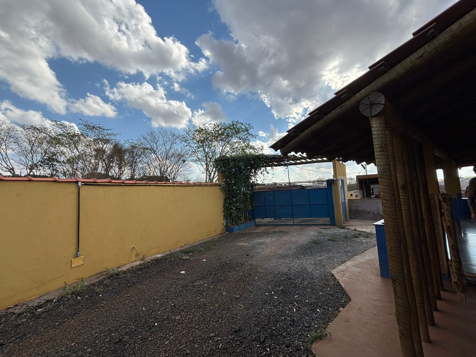 CHÁCARA À VENDA - CONFORTO - LAZER E CONTATO COM A NATUREZA - BRODOWSKI-SP: