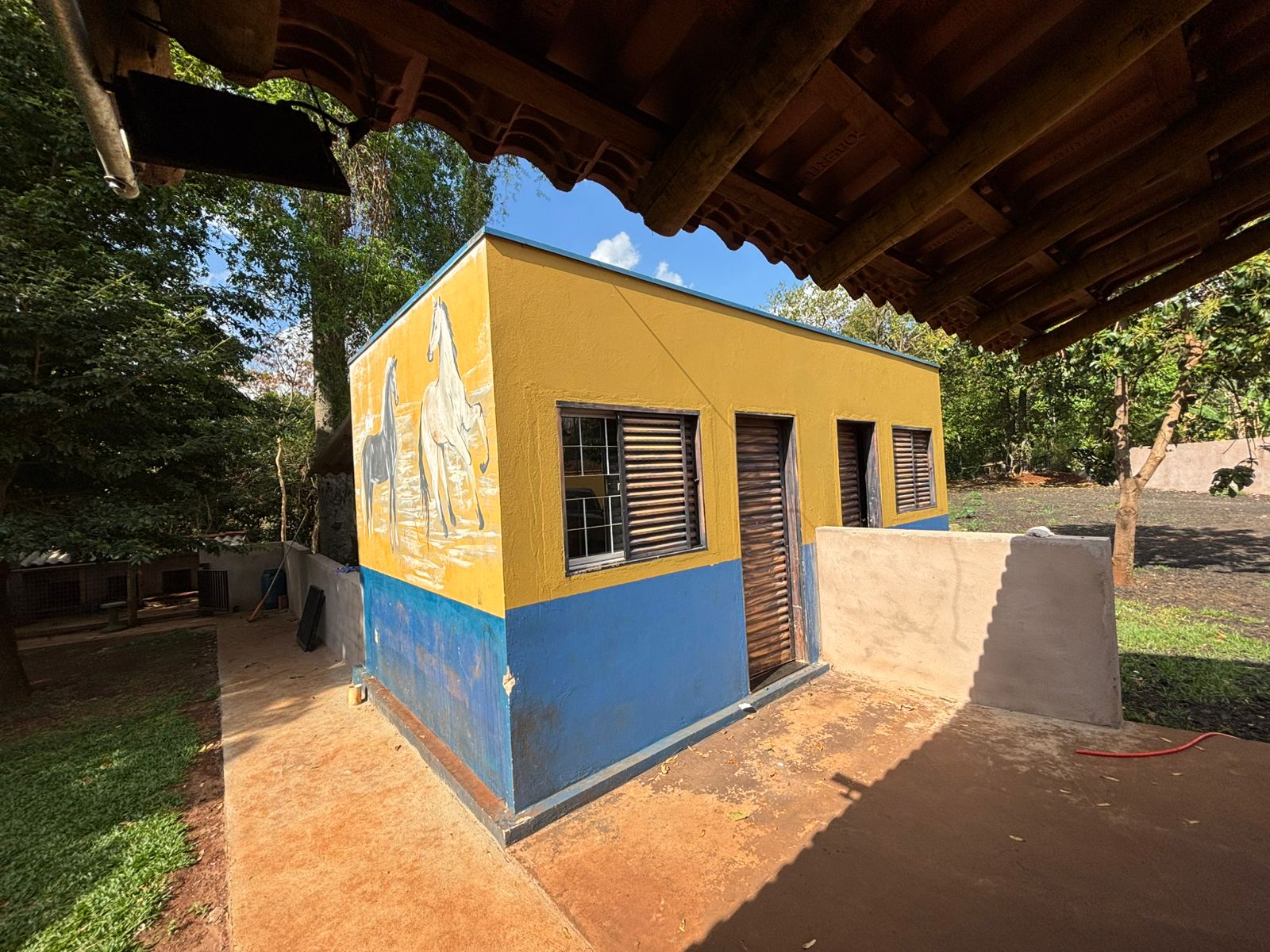 CHÁCARA À VENDA - CONFORTO - LAZER E CONTATO COM A NATUREZA - BRODOWSKI-SP: