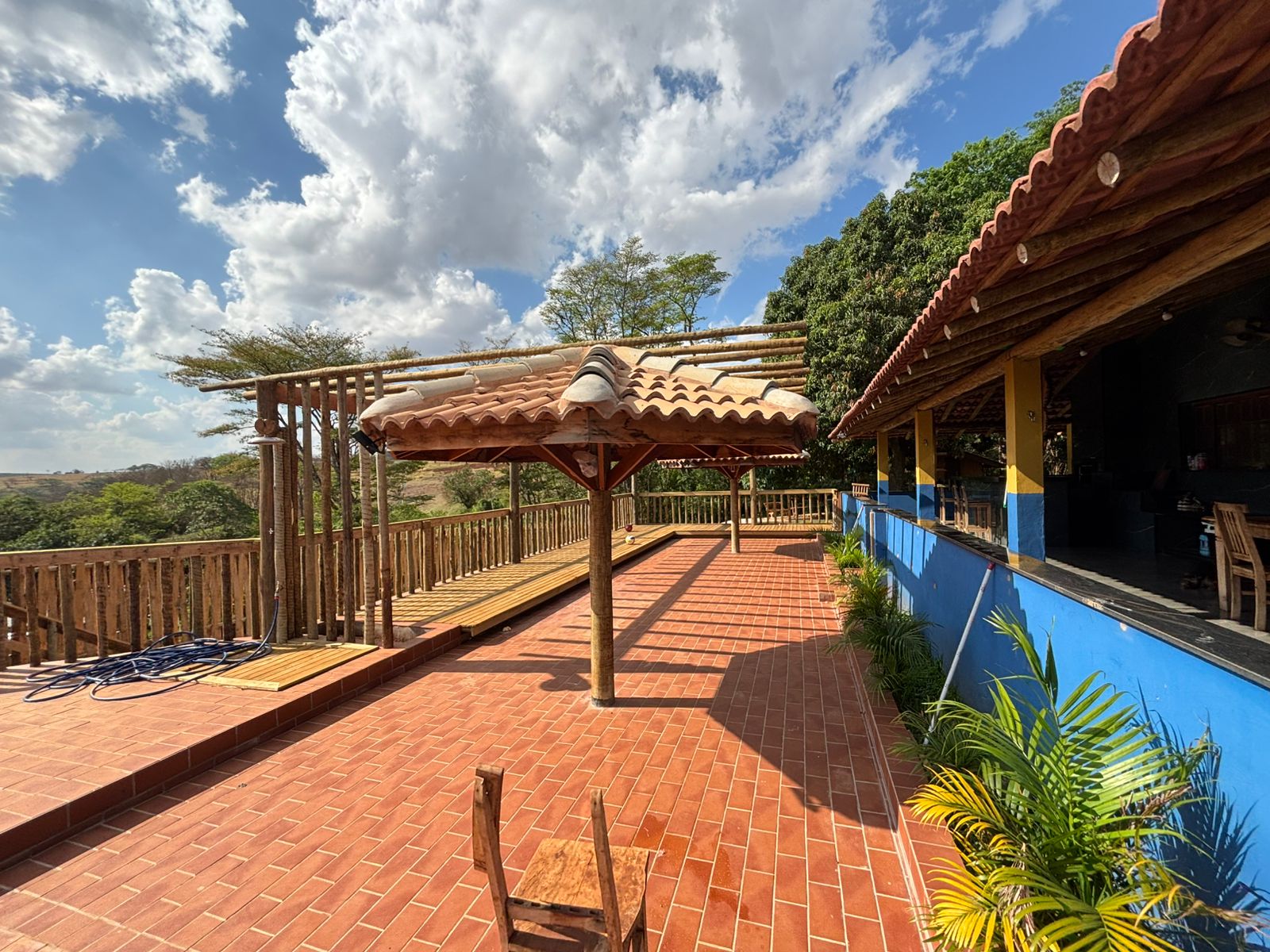 CHÁCARA À VENDA - CONFORTO - LAZER E CONTATO COM A NATUREZA - BRODOWSKI-SP: