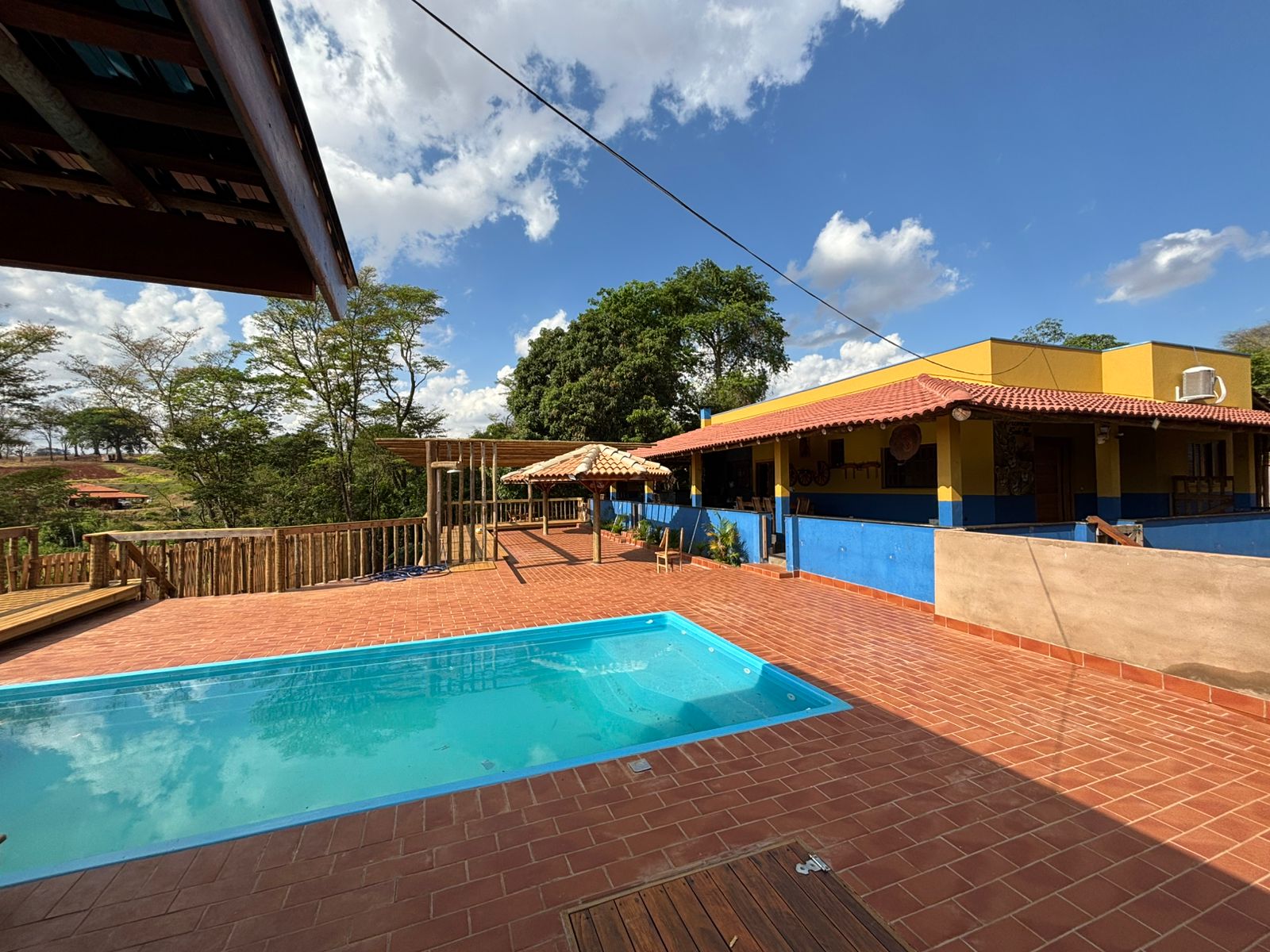 CHÁCARA À VENDA - CONFORTO - LAZER E CONTATO COM A NATUREZA - BRODOWSKI-SP: