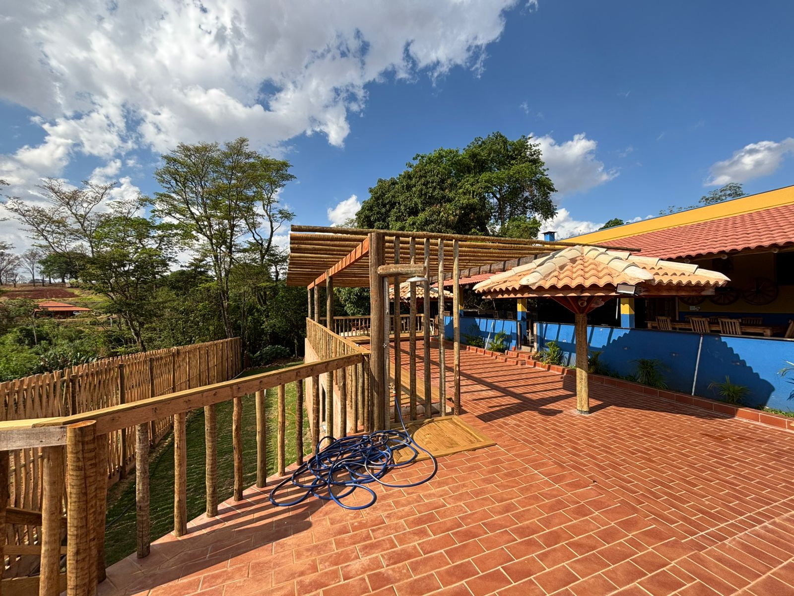 CHÁCARA À VENDA - CONFORTO - LAZER E CONTATO COM A NATUREZA - BRODOWSKI-SP: