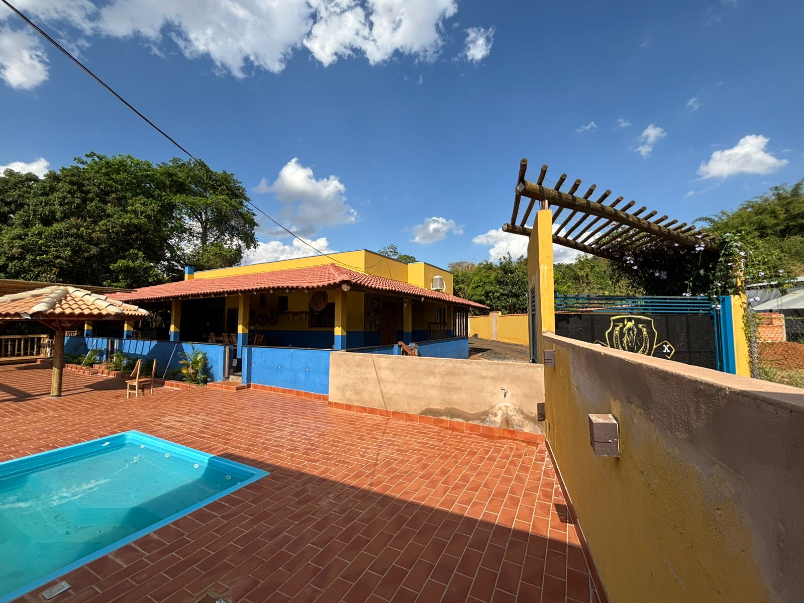 CHÁCARA À VENDA - CONFORTO - LAZER E CONTATO COM A NATUREZA - BRODOWSKI-SP: