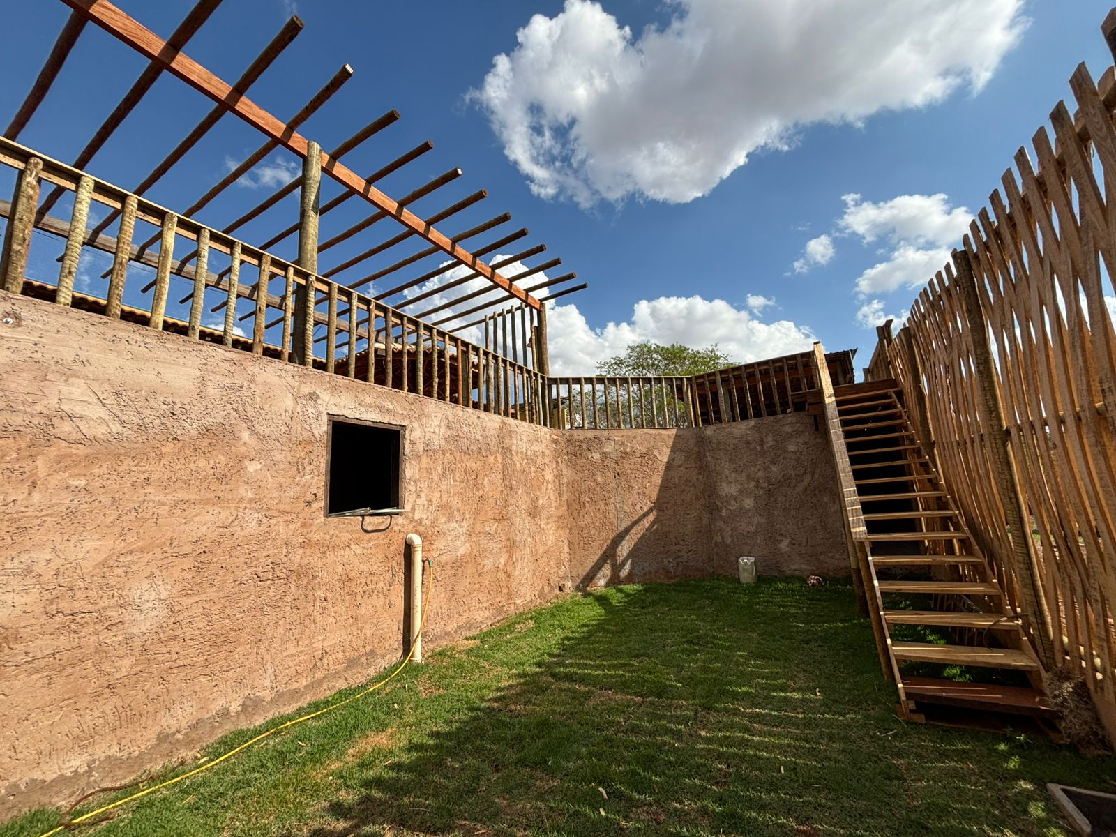 CHÁCARA À VENDA - CONFORTO - LAZER E CONTATO COM A NATUREZA - BRODOWSKI-SP: