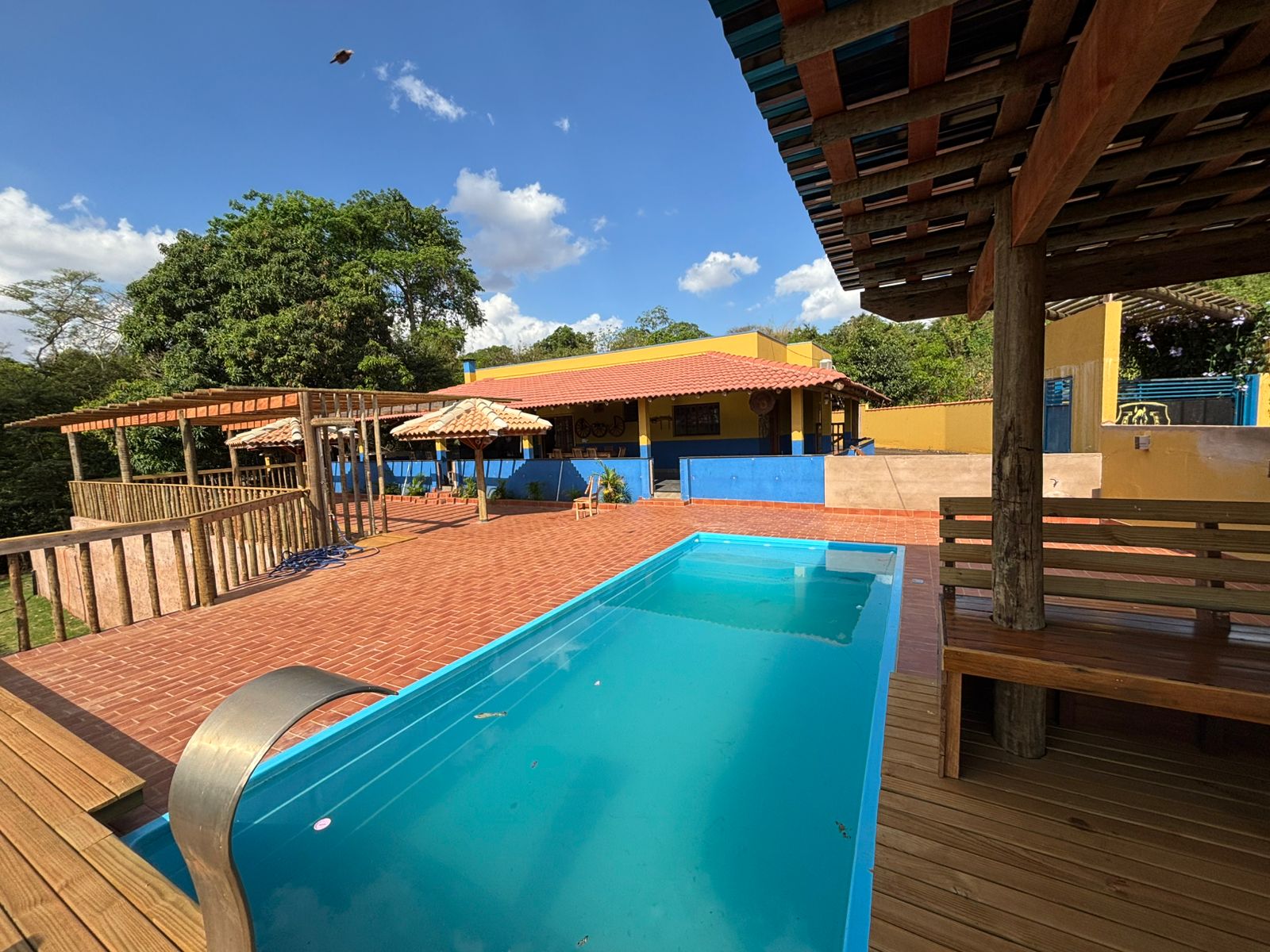 CHÁCARA À VENDA - CONFORTO - LAZER E CONTATO COM A NATUREZA - BRODOWSKI-SP: