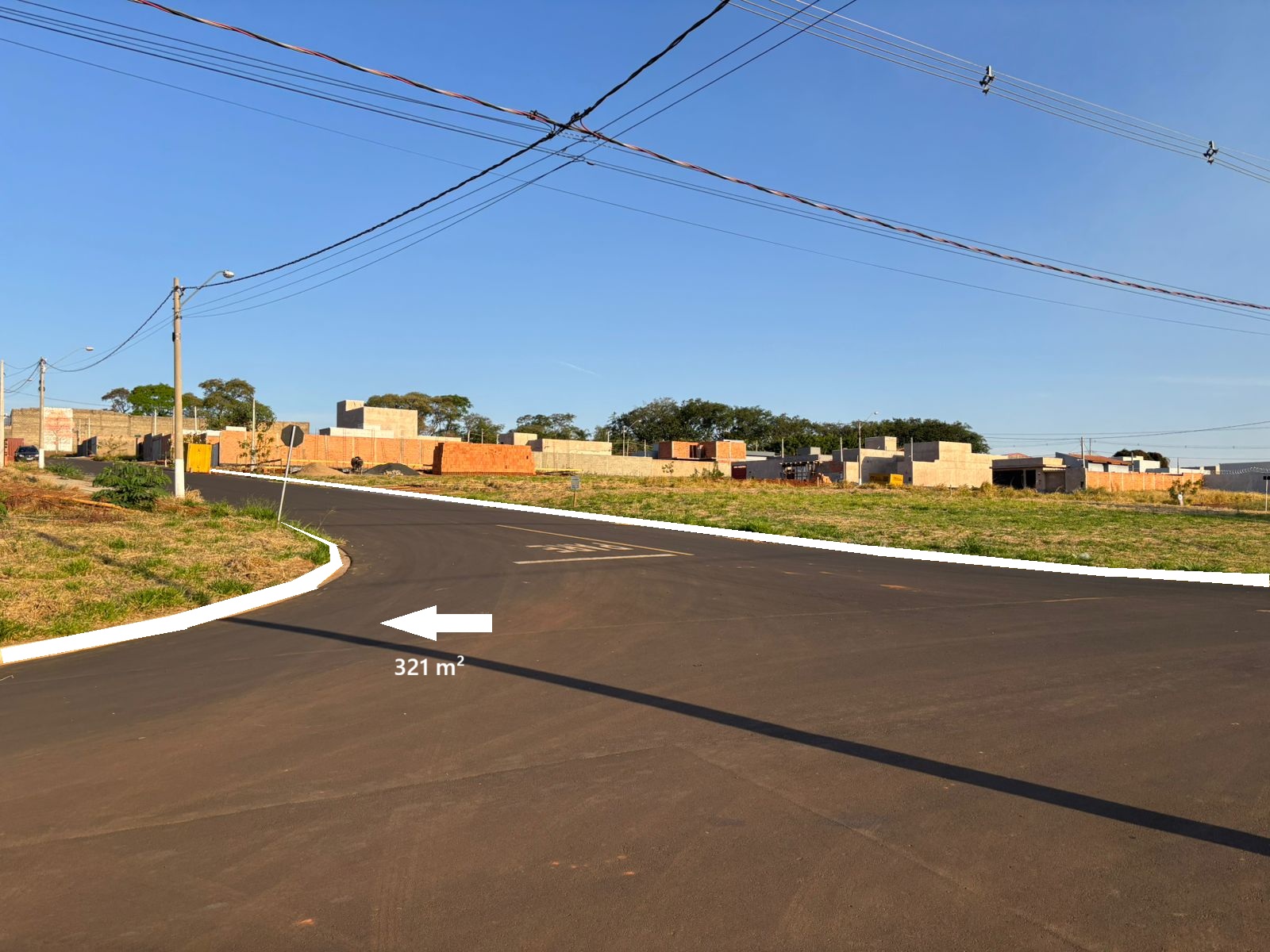 VENDE: TERRENO DE ESQUINA 321m² - FRENTE AV. - JARDIM MIRANDA - BRODOWSKI-SP