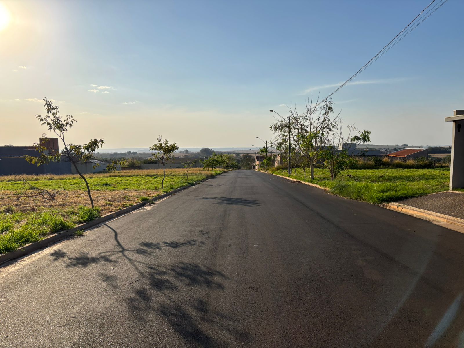 VENDE: TERRENO MURADO NO JARDIM QUEBEC - ÁGUA E LUZ - BRODOWSKI-SP