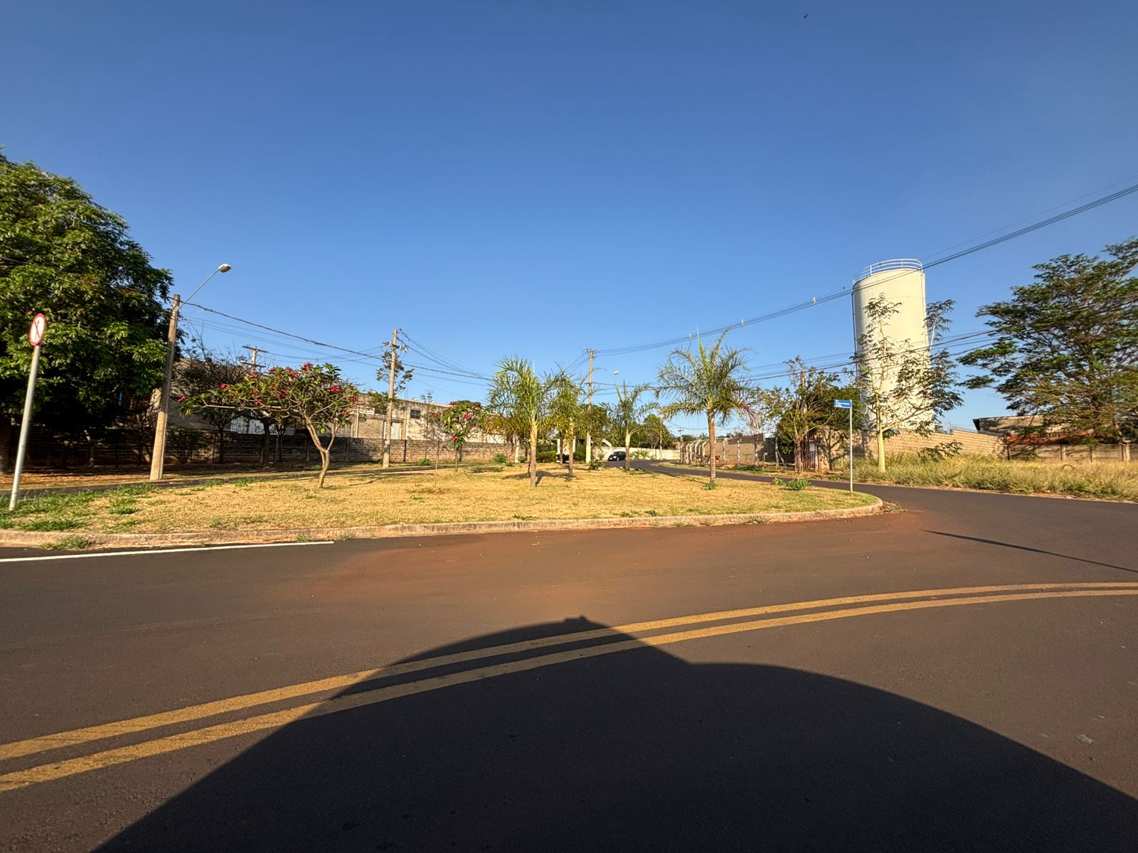 VENDE: TERRENO MURADO NO JARDIM QUEBEC - ÁGUA E LUZ - BRODOWSKI-SP