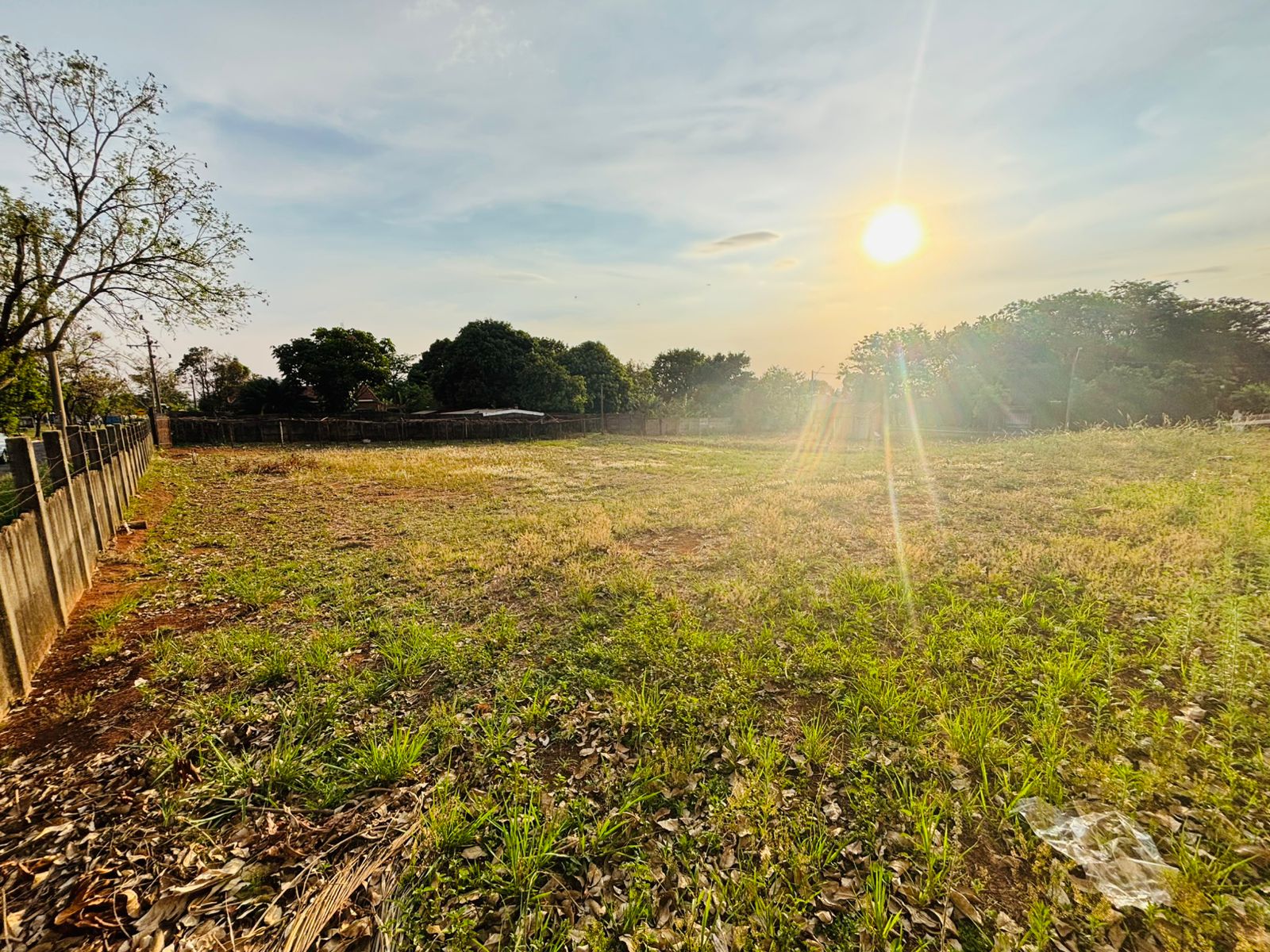 VENDE: TERRENO DE 375 m² - COMERCIAL OU RESIDENCIA -  PRÓXIMO AO SUPERMERCADO NORI - BRODOWSKI-SP