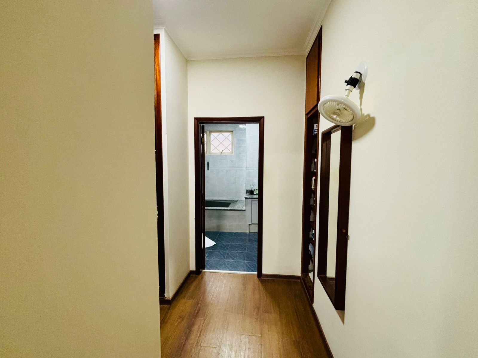 VENDE-SE – CASA ALTO PADRÃO COM PISCINA NO CENTRO DE BRODOWSKI/SP