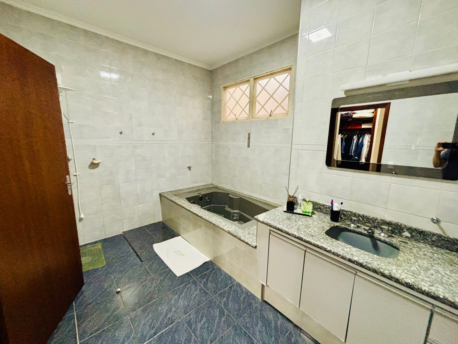 VENDE-SE – CASA ALTO PADRÃO COM PISCINA NO CENTRO DE BRODOWSKI/SP