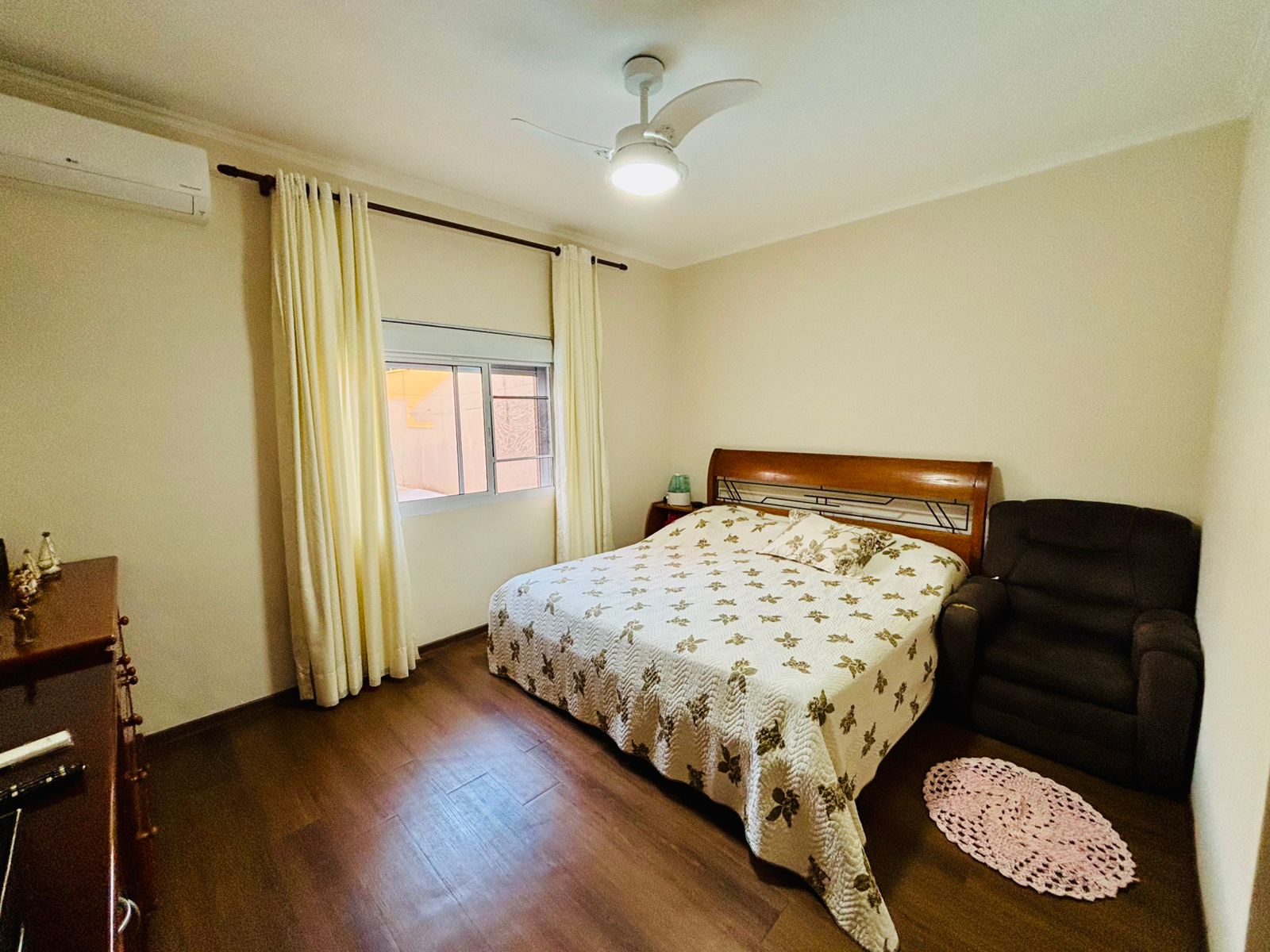 VENDE-SE – CASA ALTO PADRÃO COM PISCINA NO CENTRO DE BRODOWSKI/SP