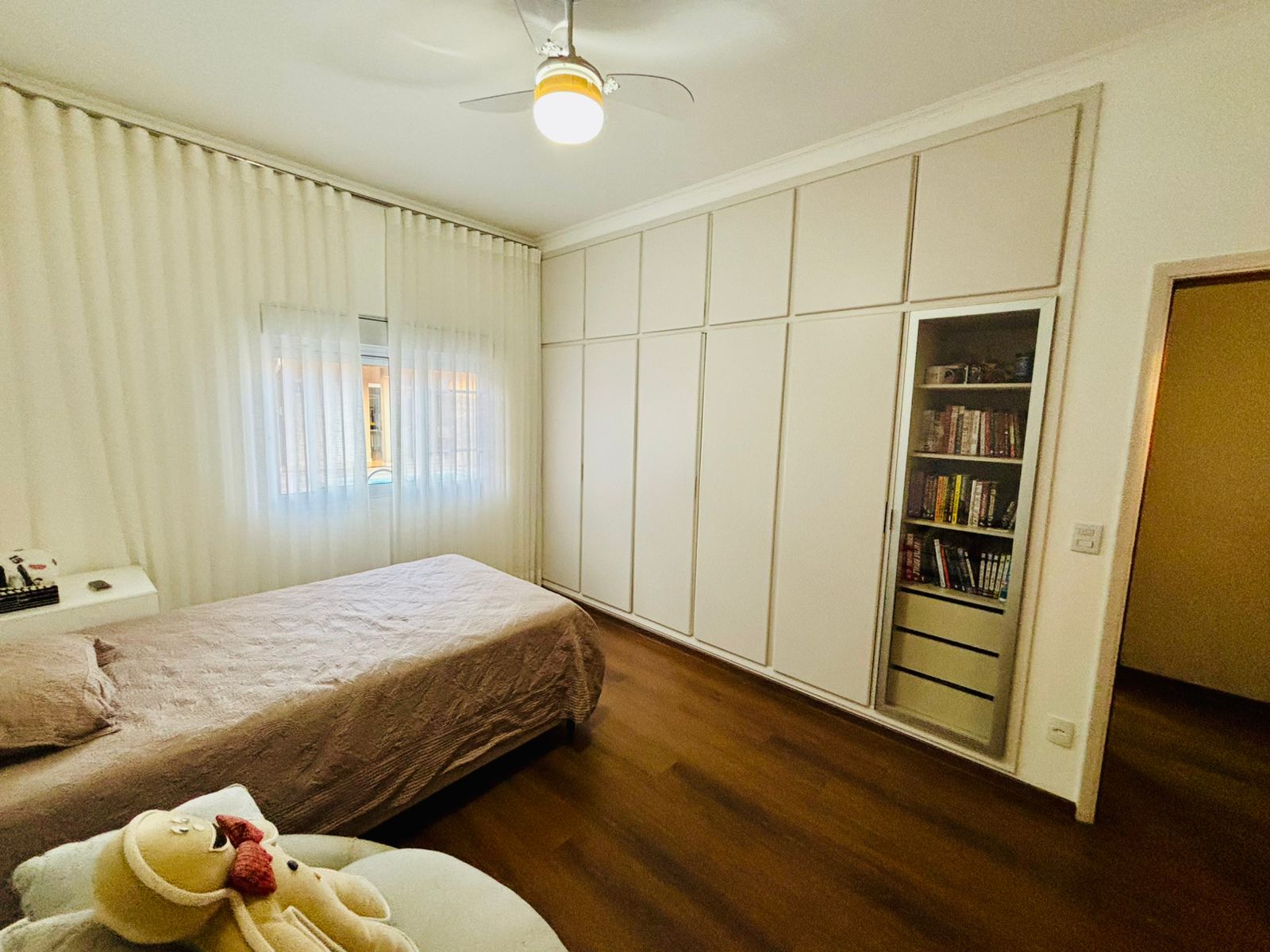 VENDE-SE – CASA ALTO PADRÃO COM PISCINA NO CENTRO DE BRODOWSKI/SP